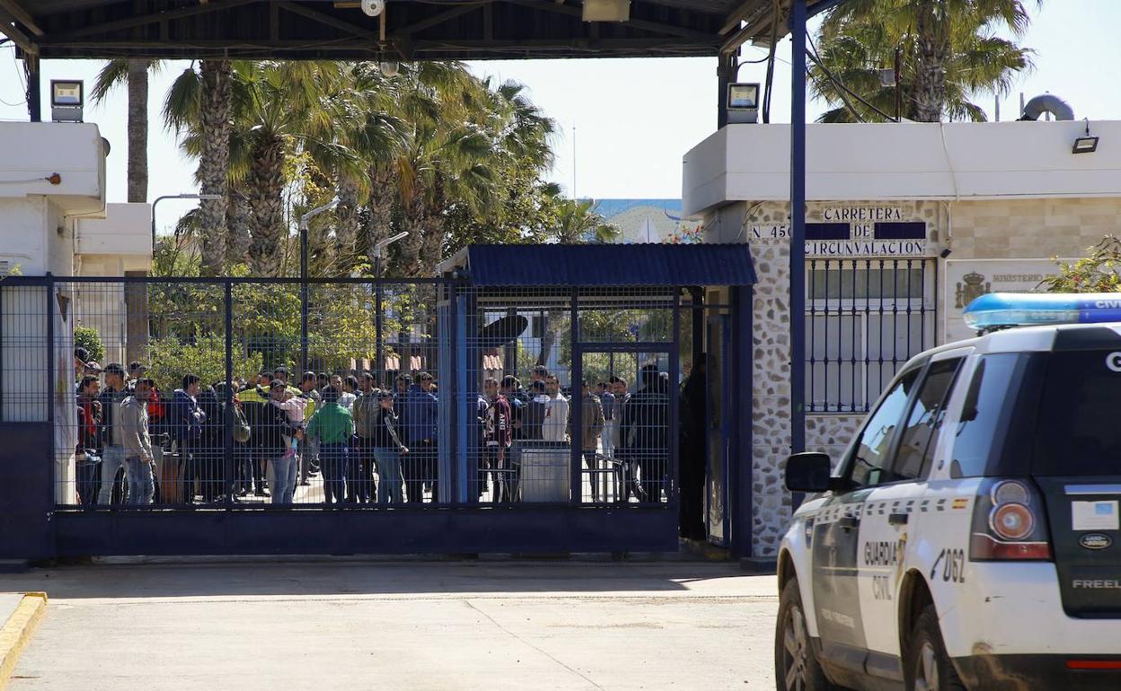 Vista de la entrada del Centro de Estancia Temporal de Inmigrantes en Melilla