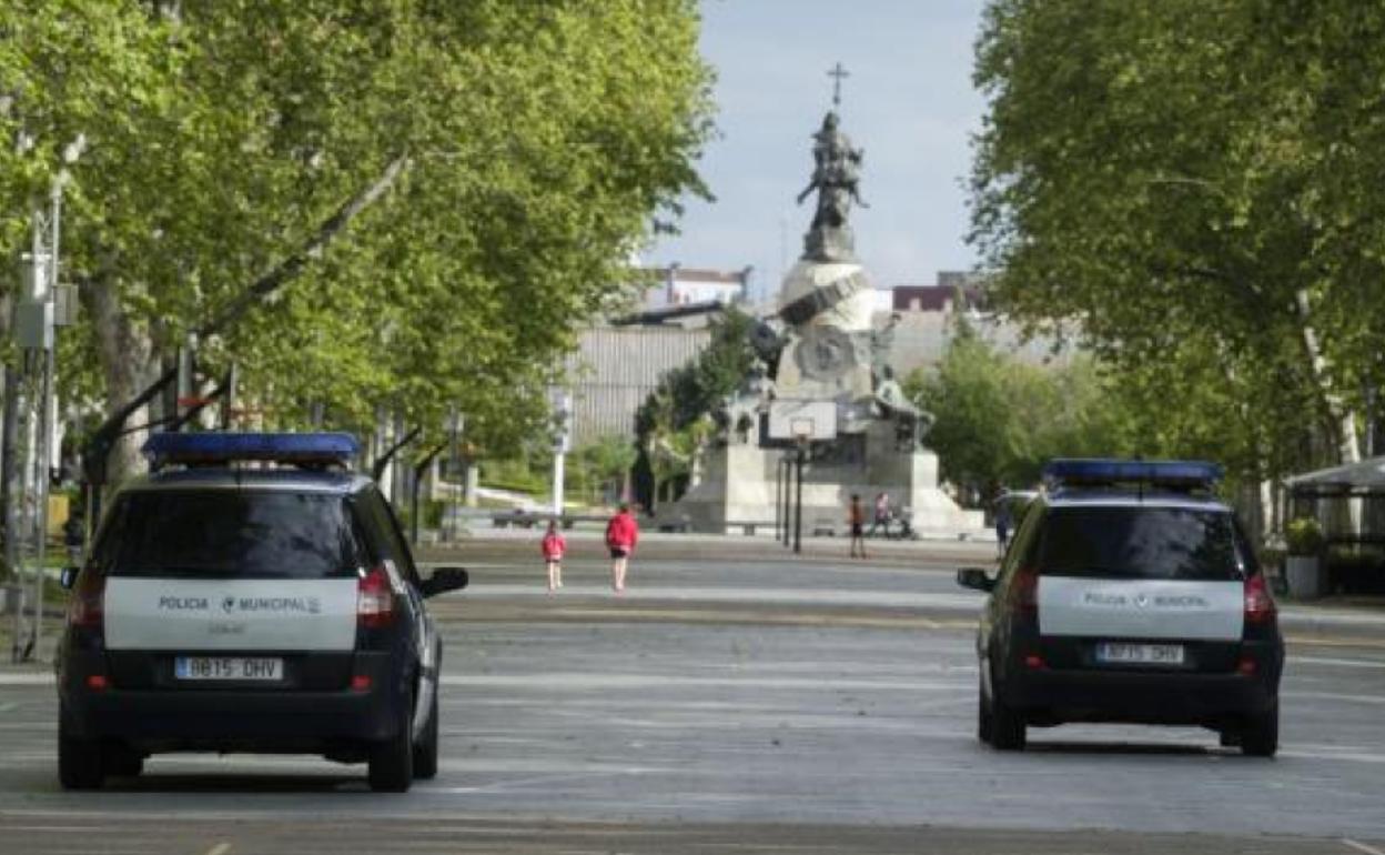 Patrullas de la Policía Local por el entorno del Campo Grande.