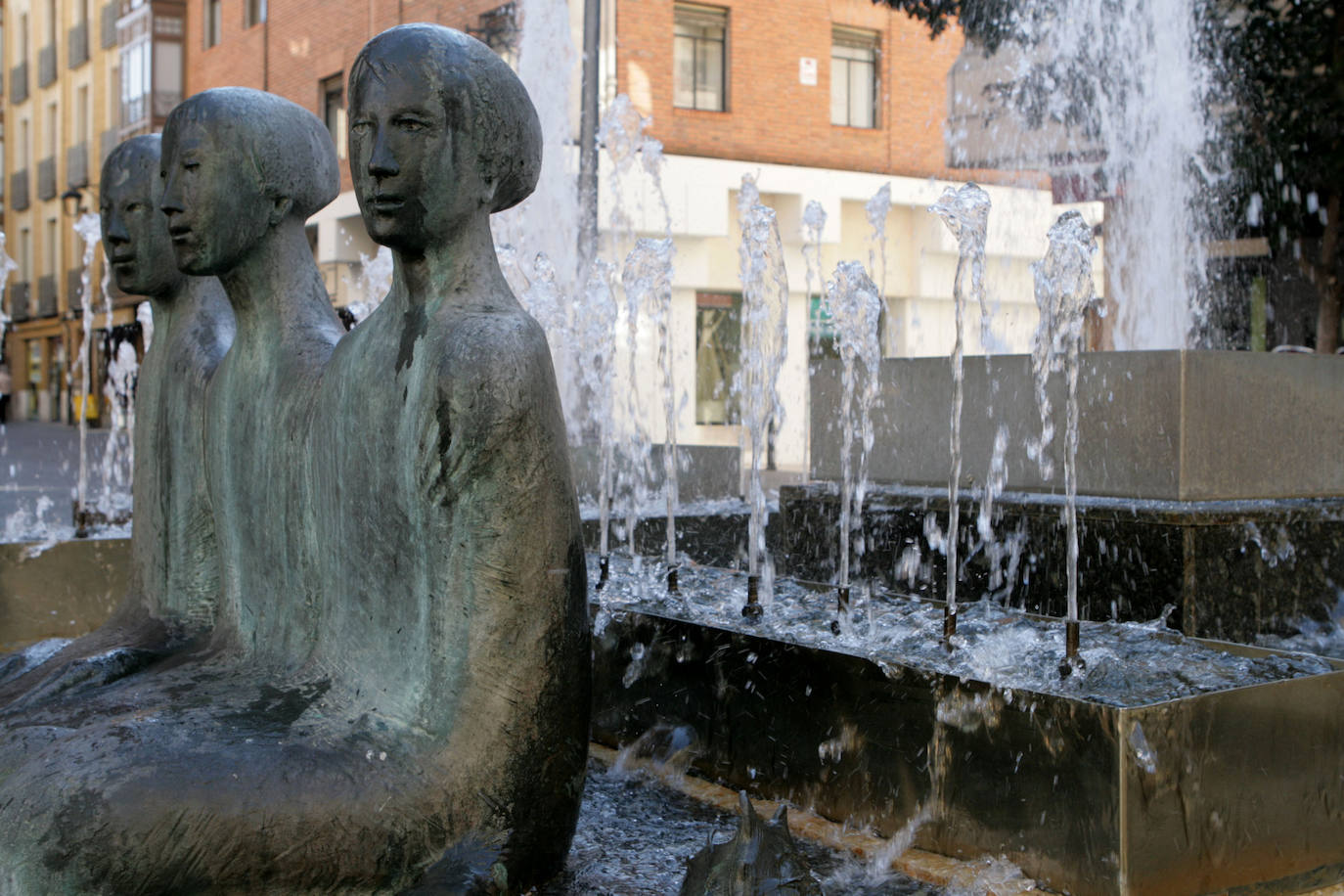 Detalle de la fuente de la plaza Martí y Monsó, conocida popularmente como plaza de Coca.