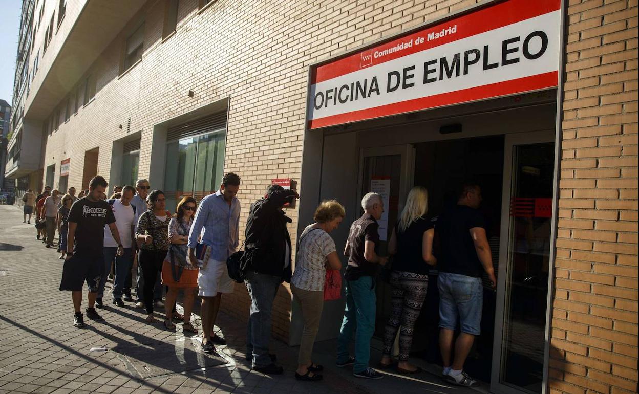 Oficina del paro en Madrid. 