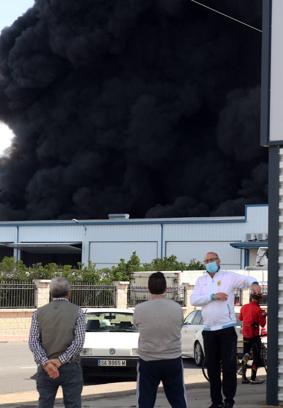 Aparatoso incendio en Valverde del Majano.