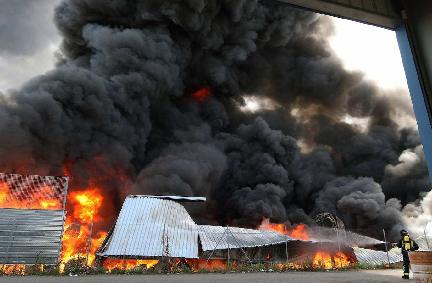 Aparatoso incendio en Valverde del Majano.