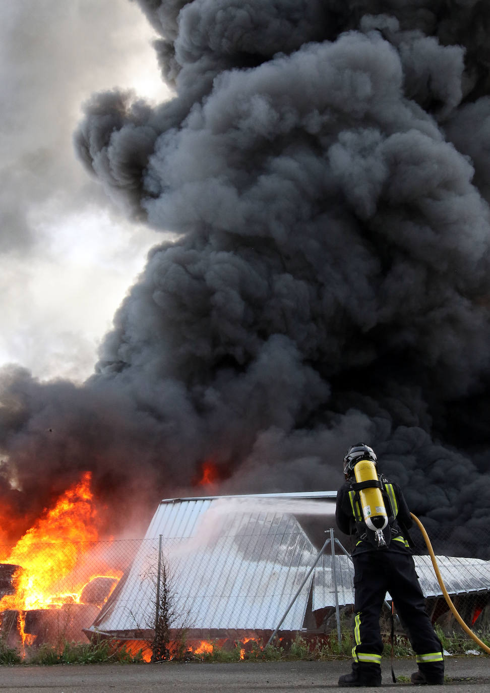 Aparatoso incendio en Valverde del Majano.