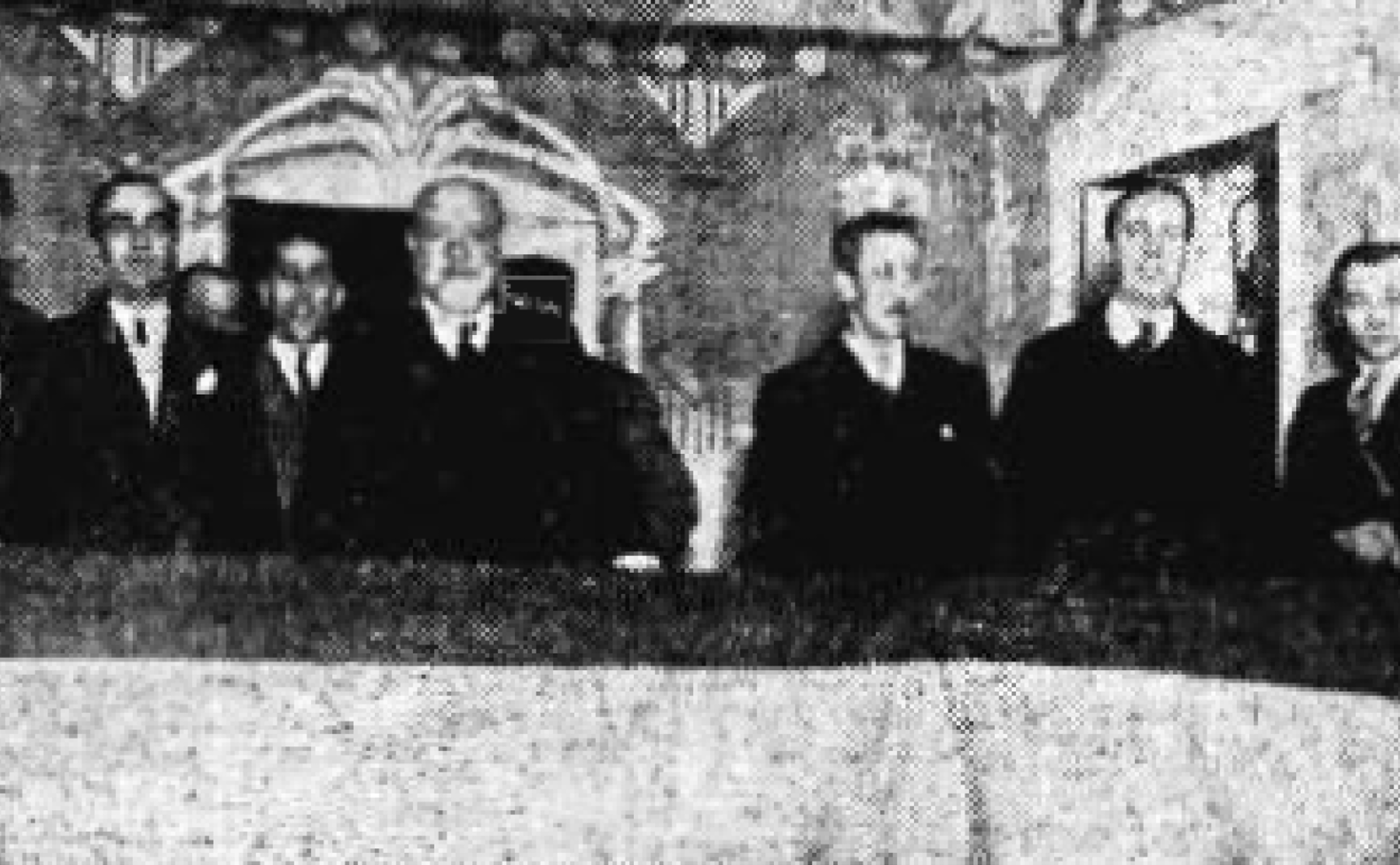 Getino, segundo por la derecha, en una reunión del Partido Republicano Radical en 1933. 