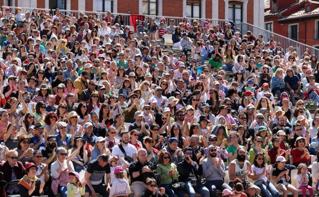 Público en las gradas del TAC. 