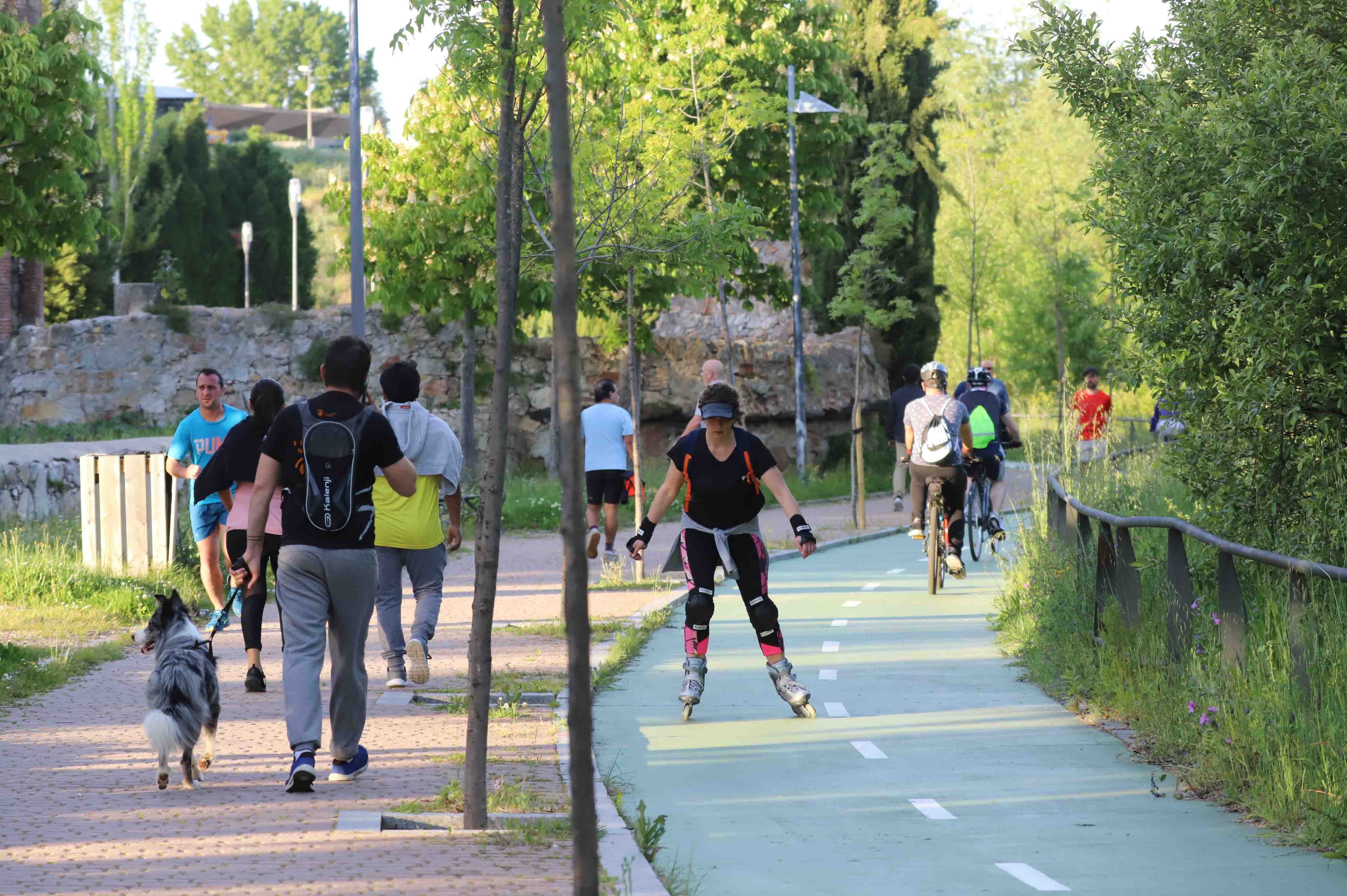 Fotos: Los salmantinos disfrutan de su primera tarde de paseo y deporte