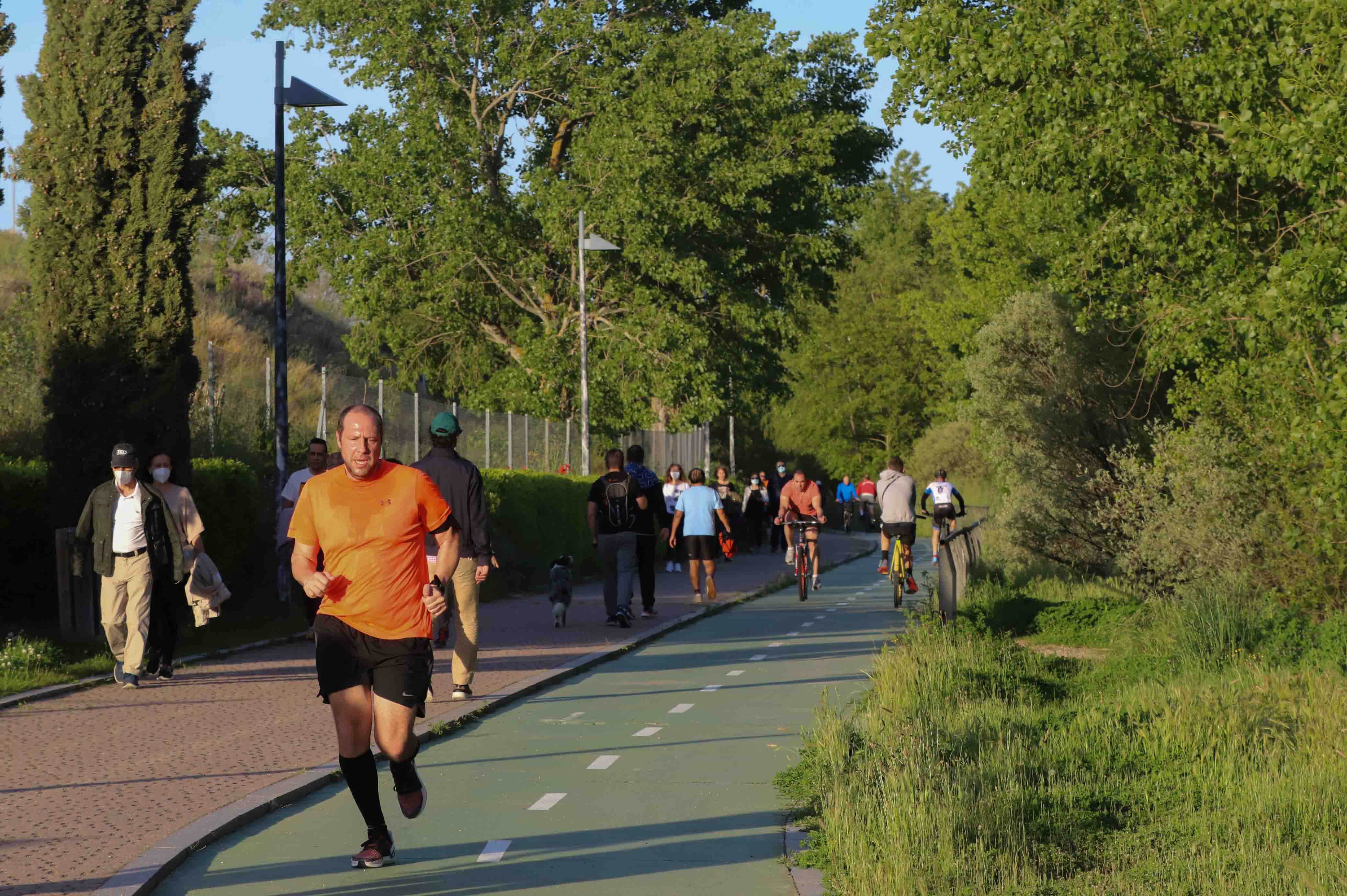 Fotos: Los salmantinos disfrutan de su primera tarde de paseo y deporte