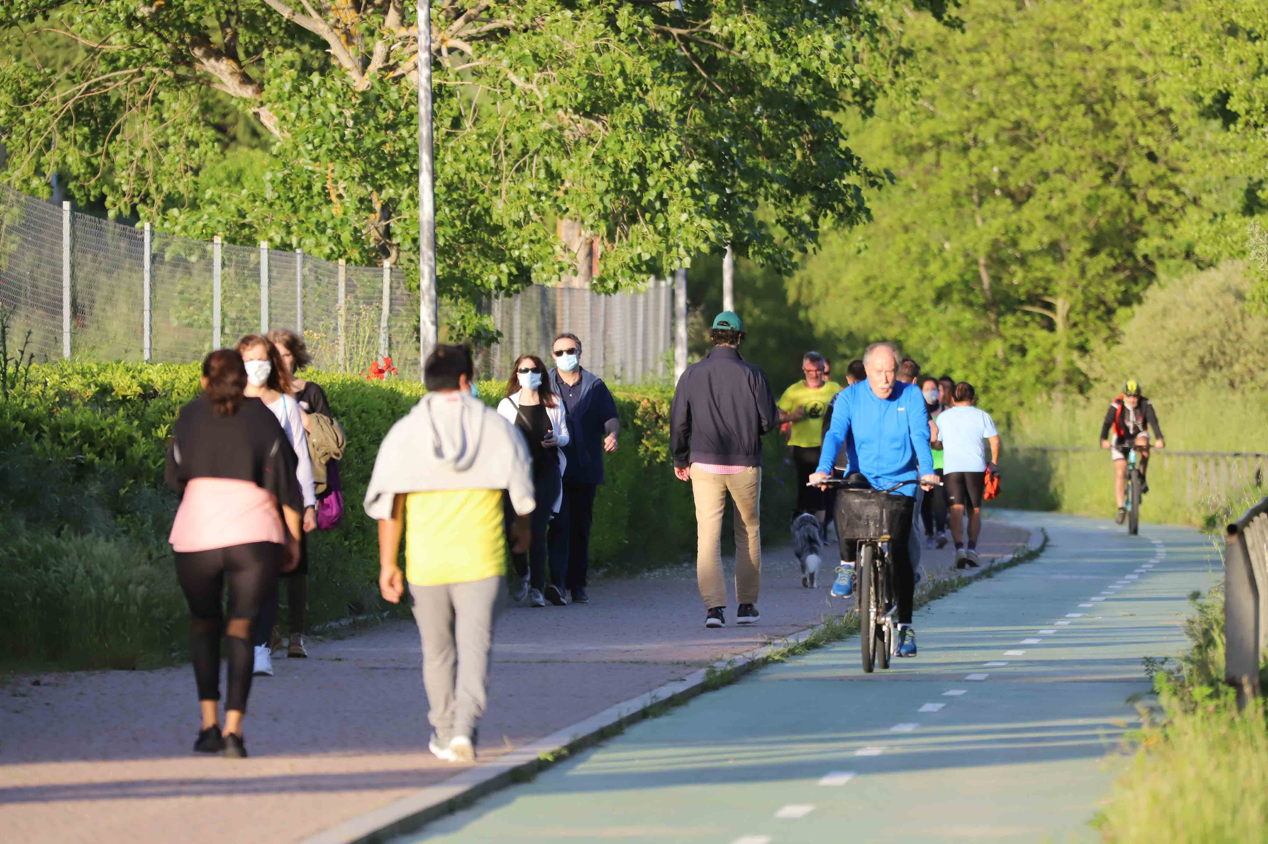 Fotos: Los salmantinos disfrutan de su primera tarde de paseo y deporte