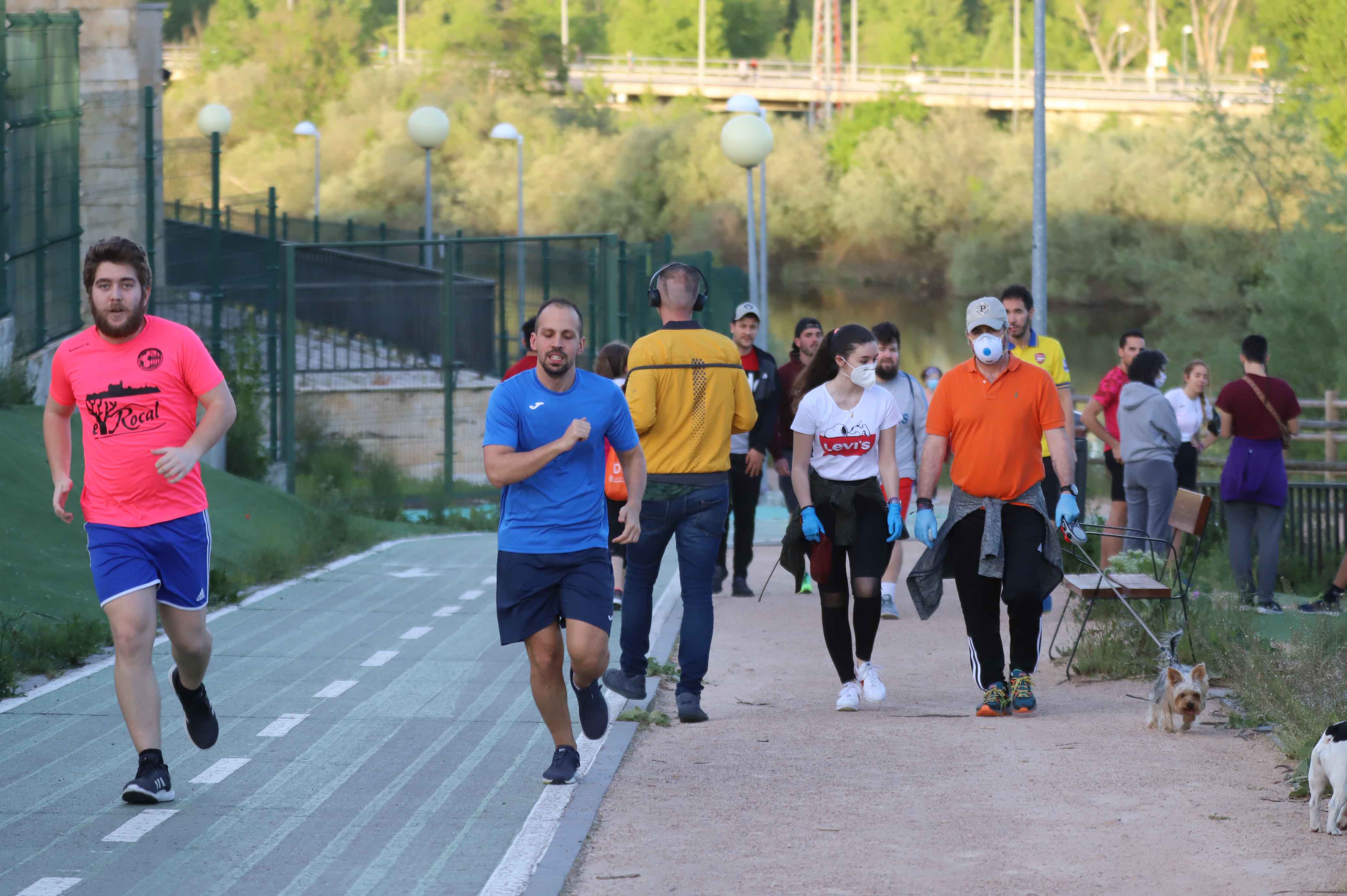 Fotos: Los salmantinos disfrutan de su primera tarde de paseo y deporte