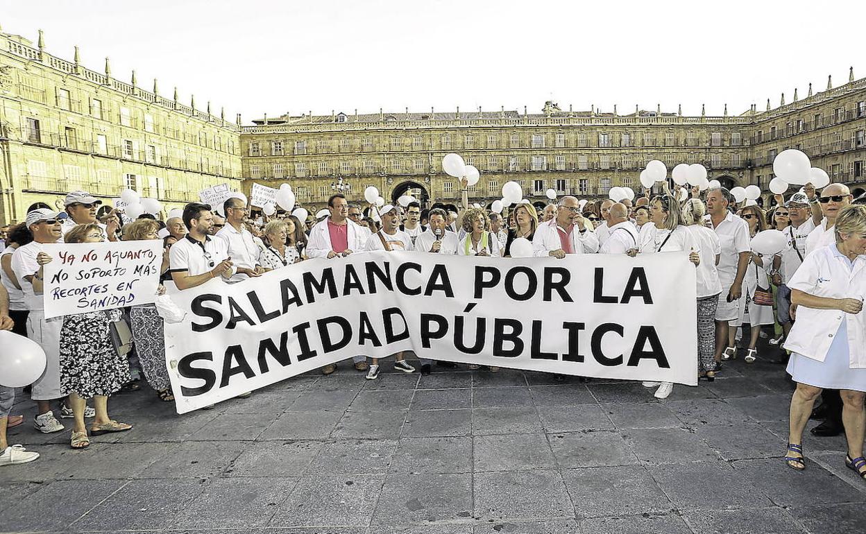 La Plataforma para la Defensa de la Sanidad Pública de Salamanca pide planificación y pruebas al personal sanitario