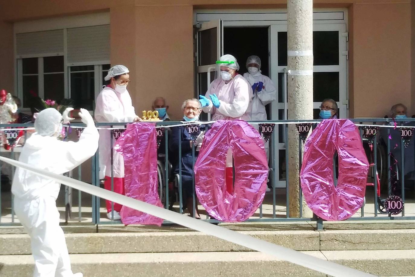 Fotos: Teodora Aceves Cabrero celebra su 100 cumpleaños en la residencia Santa María de los Mártires de Íscar