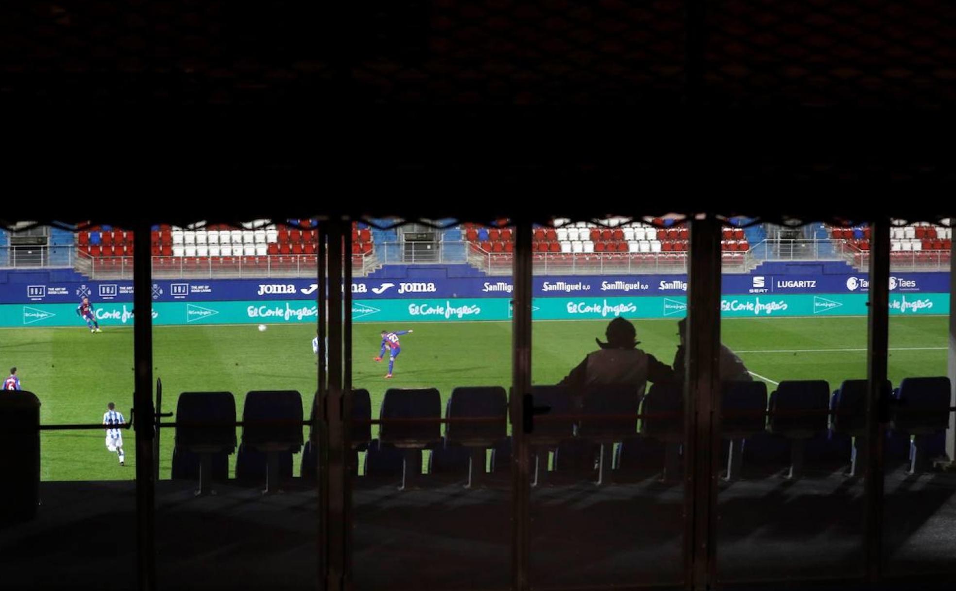 Imagen tomada desde fuera del Eibar-Real Sociedad jugado a puerta cerrada el pasado mes de marzo. 