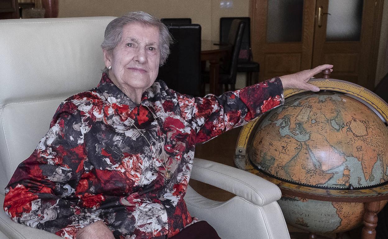 Leo Hidalgo descansa en el salón del domicilio de su hija, en Valladolid. 