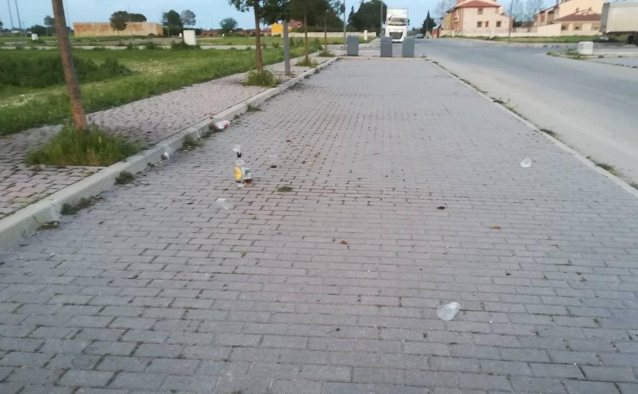 Restos de un botellón en Cuéllar durante el estado de alarma. 