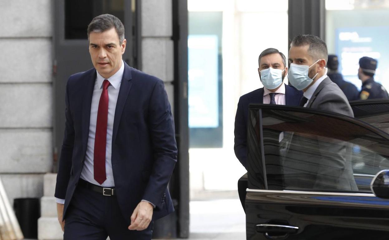 El presidente del Gobierno, Pedro Sánchez, a su llegada al Congreso.