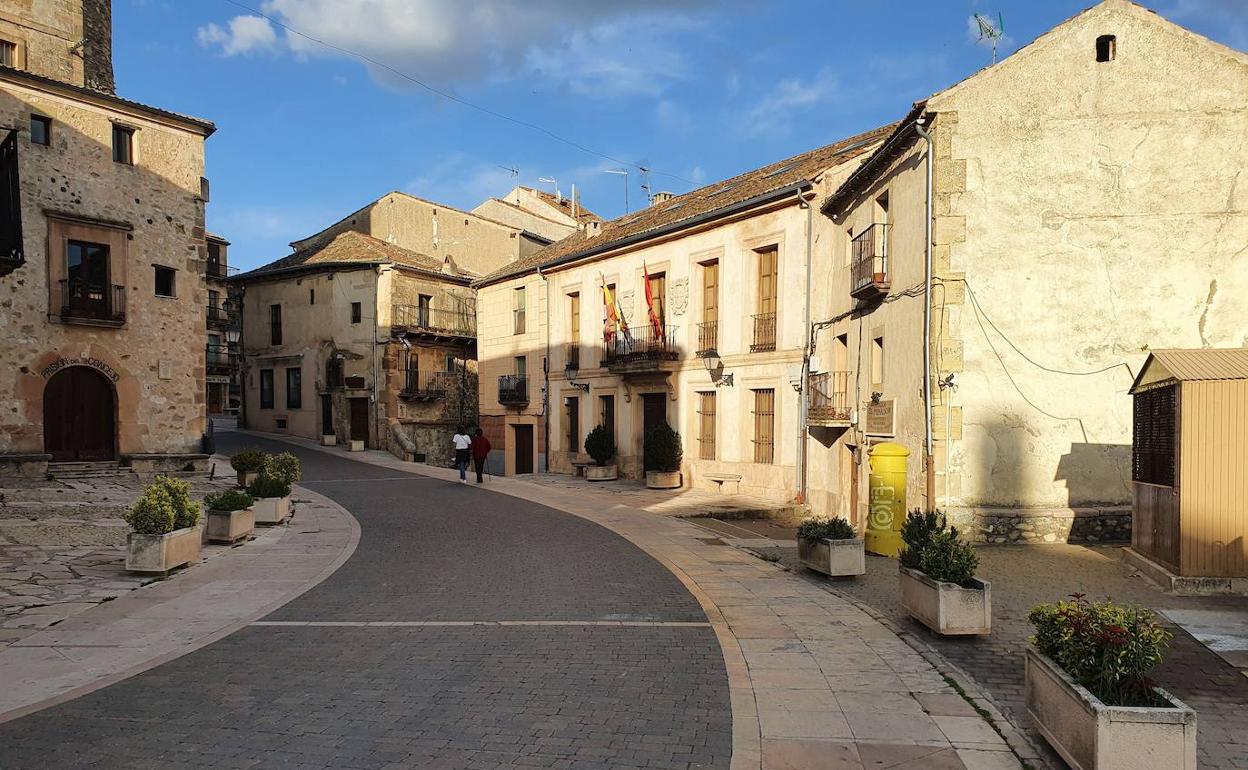 Calle de la villa de Sepúlveda, cabecera de una de las dos zonas básicas de salud de Segovia propuestas para pasar de fase. 