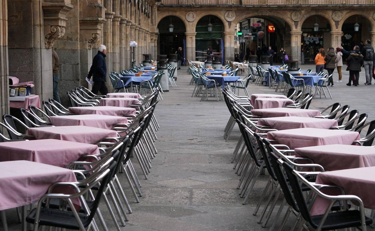 Terrazas vacías en la Plaza Mayor de Salamanca.
