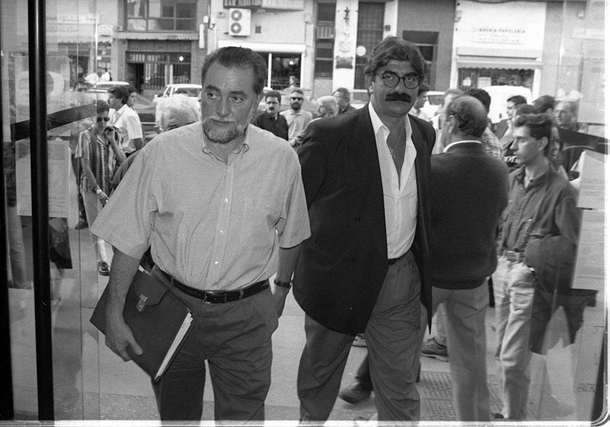 Julio Anguita se reúne con cargos y militantes de IU de toda Castilla y León en 1997. 