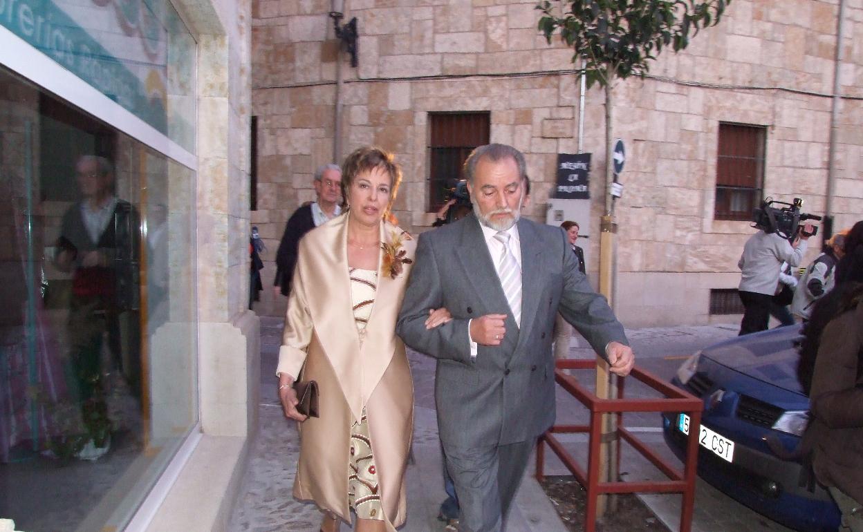 Mª Agustina Martín y Julio Anguita el día de su boda en Ciudad Rodrigo. 