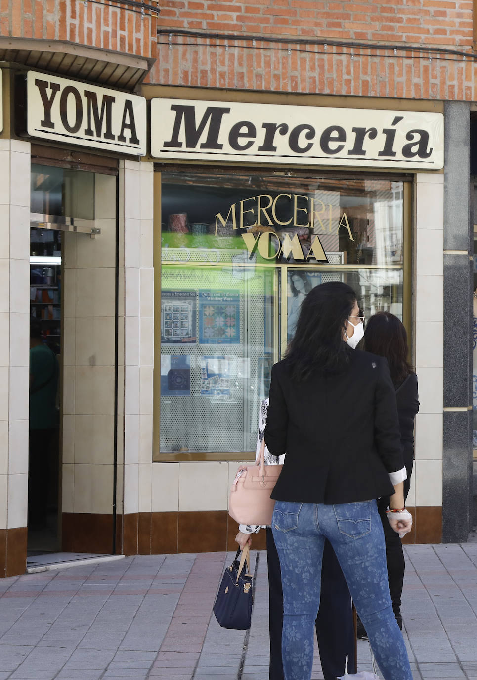 Fotos: El comercio de Palencia se anima al abrir sin cita previa