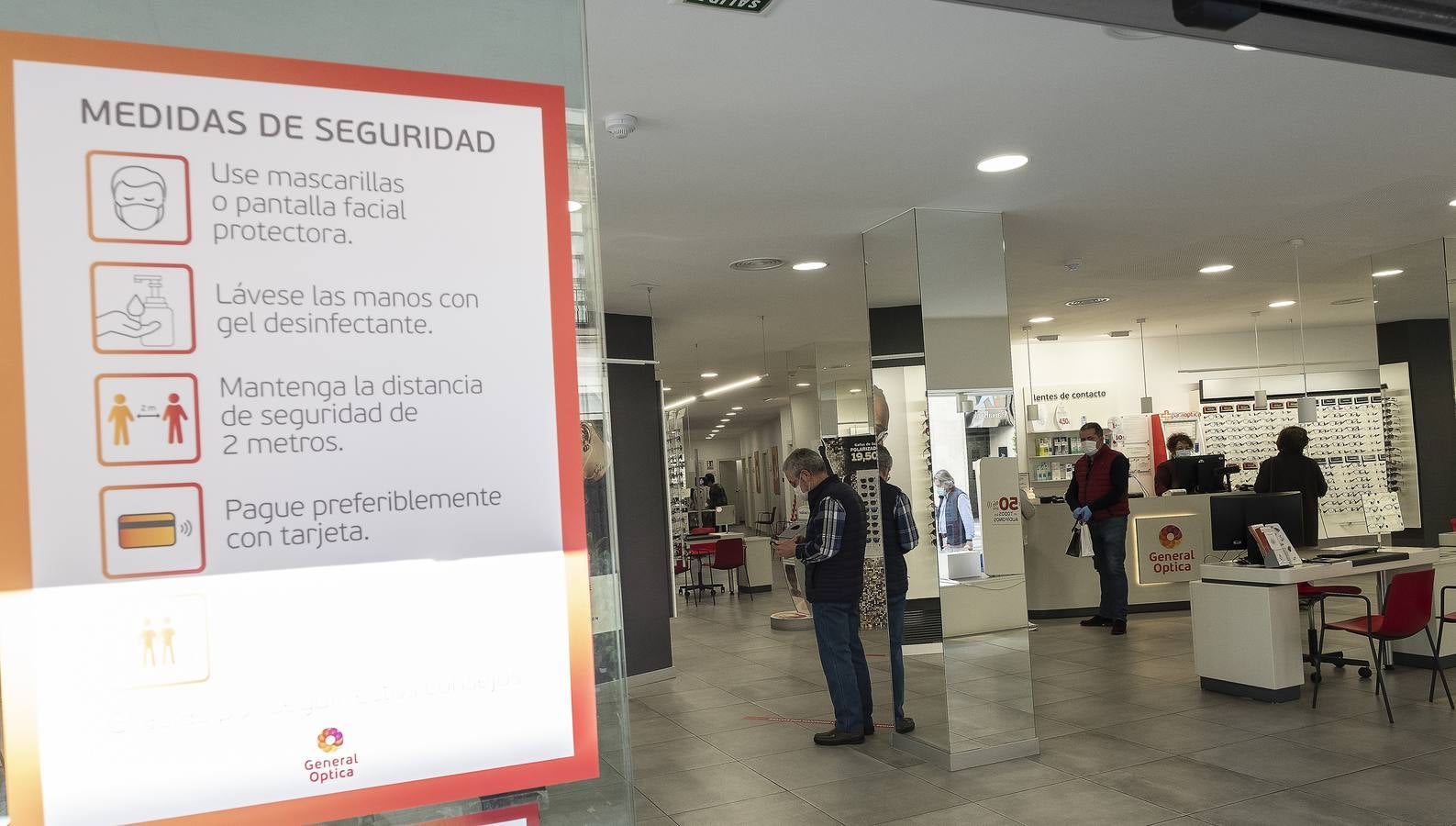 Fotos: El comercio de Valladolid reabre sus puertas