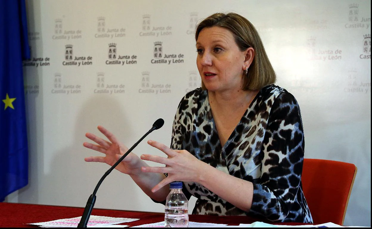 La consejera de Familia, Isabel Blanco, durante la rueda de prensa. 