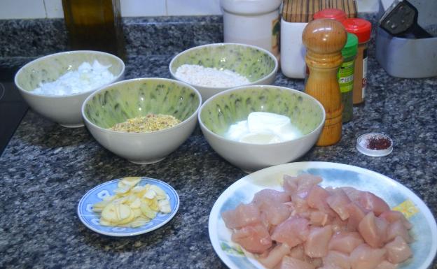 Imagen principal - Coronavirus: Recetario para la cuarentena: Especiada y picante, los secretos de la cocina hindú hecha en casa