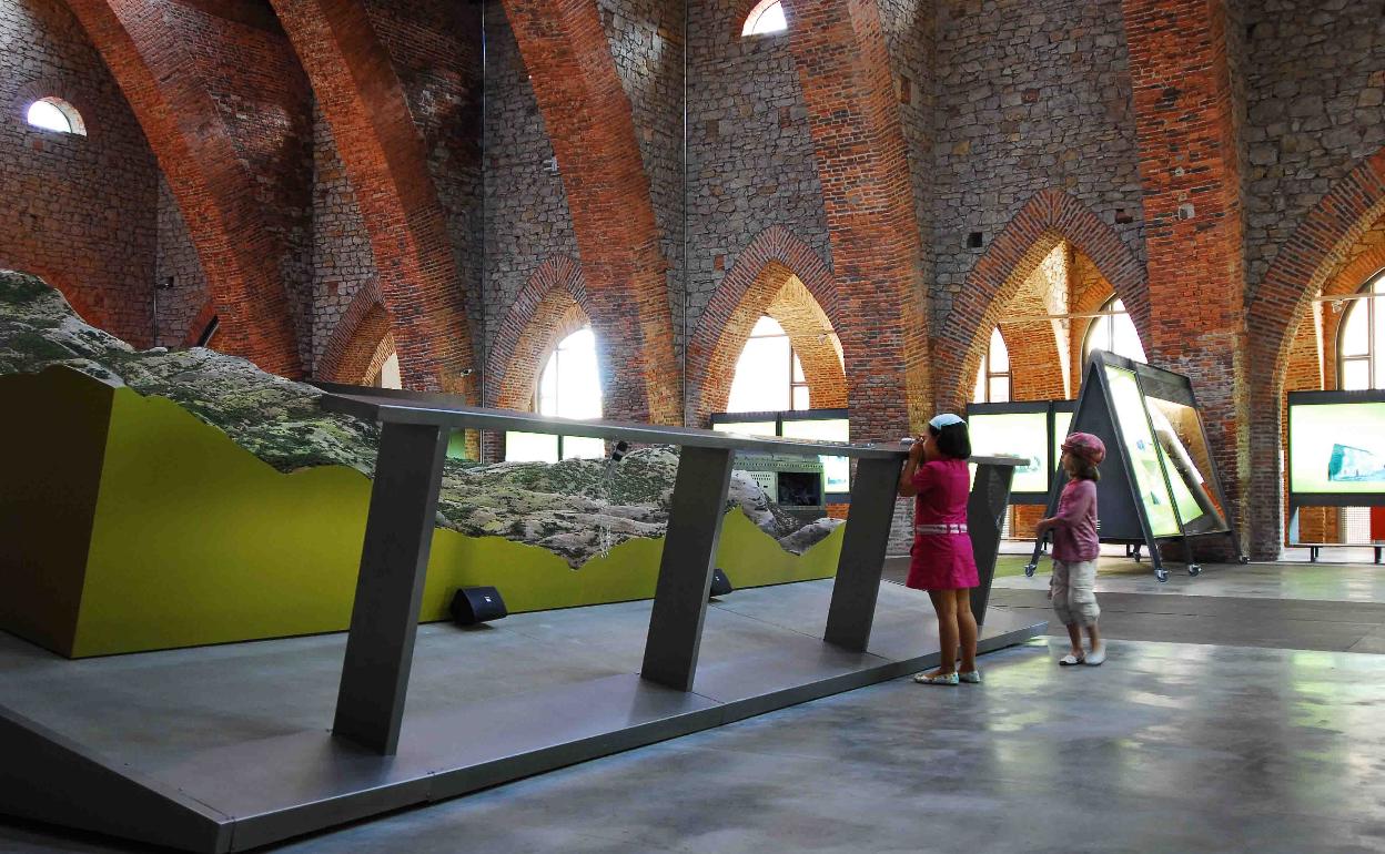 Vistas interiores de la ferrería de San Blas, en Sabero (León), que acoge el Museo de la Siderurgia y la Minería de Castilla y León. 