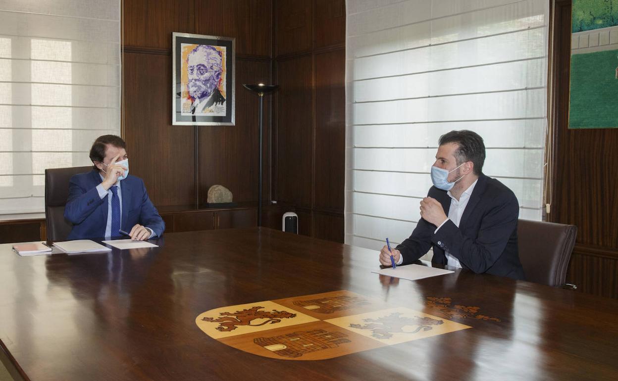 Encuentro entre Mañueco y Tudanca la semana pasada.