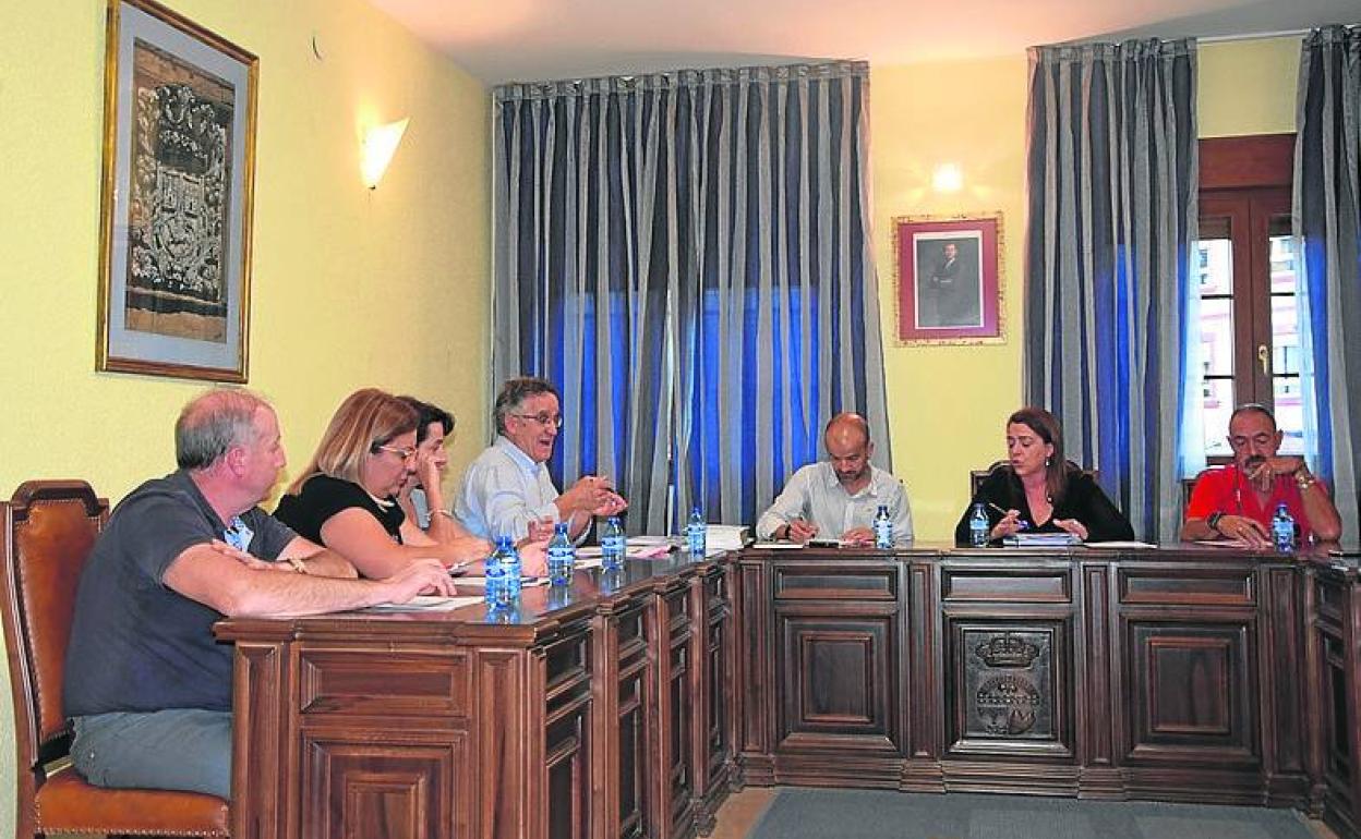 Gonzalo Pérez interviene en un pleno de Velilla.