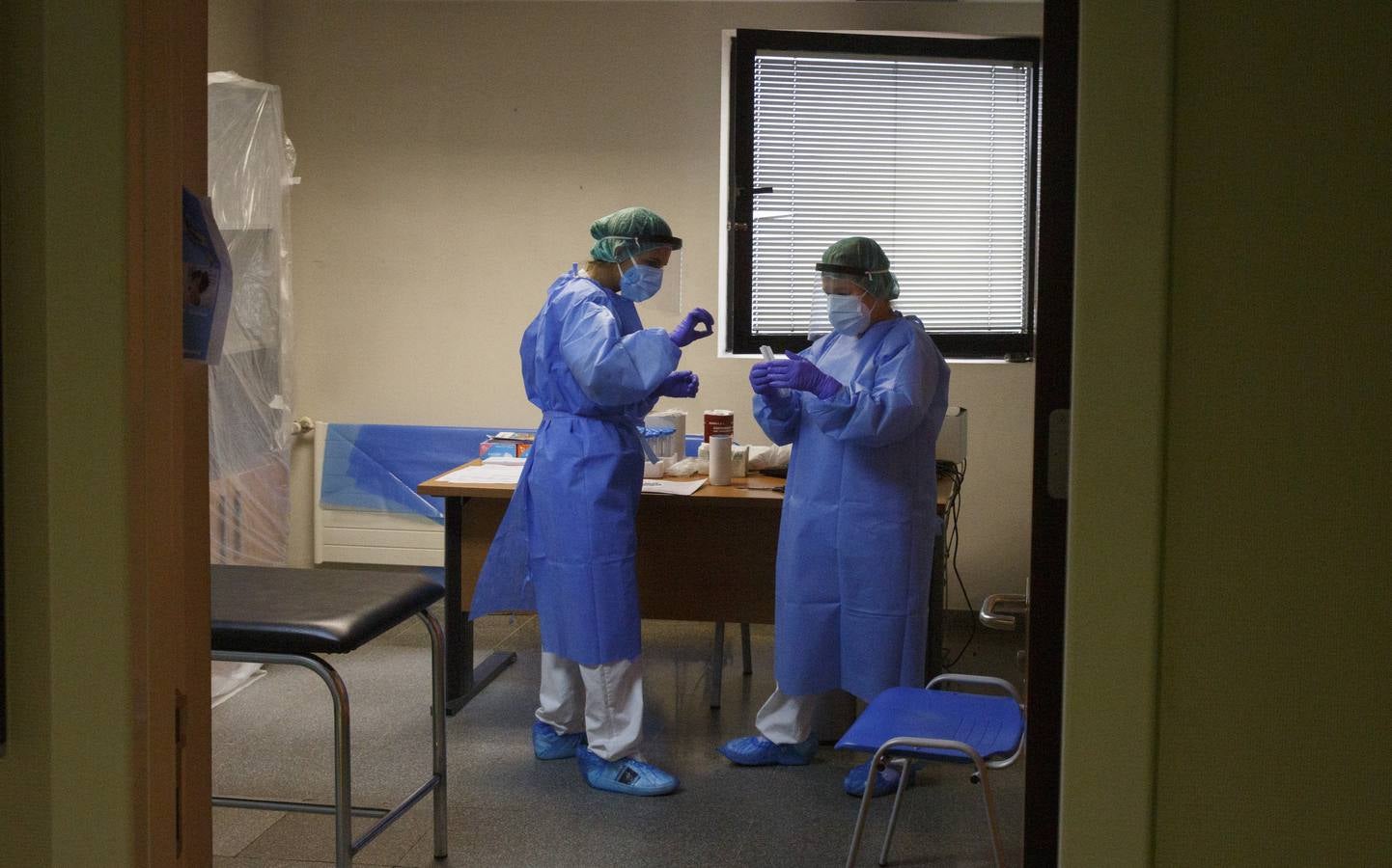 Fotos: Toma de muestras de la covid-19 en el Centro de salud Huerta del Rey de Valladolid