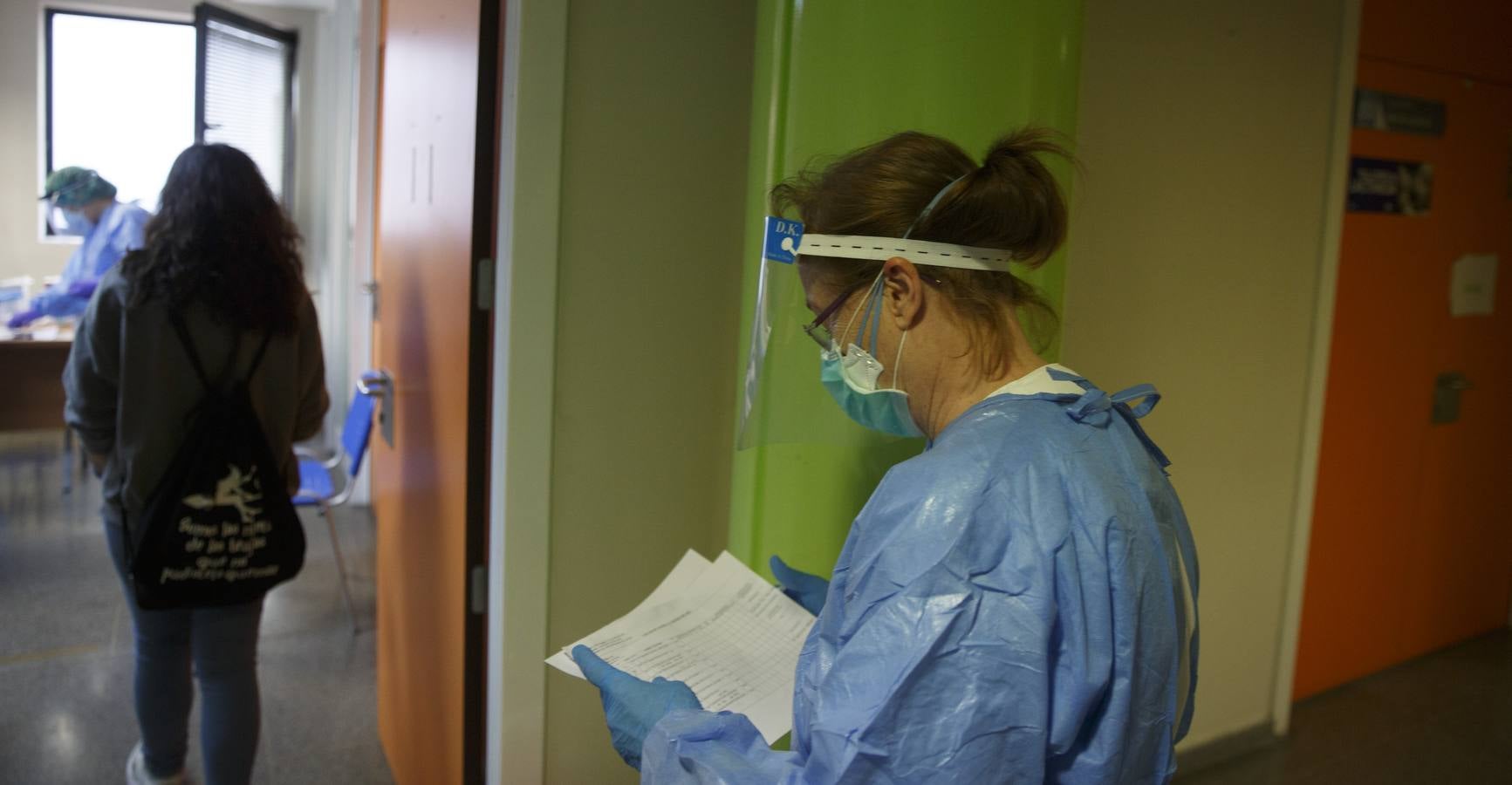 Fotos: Toma de muestras de la covid-19 en el Centro de salud Huerta del Rey de Valladolid