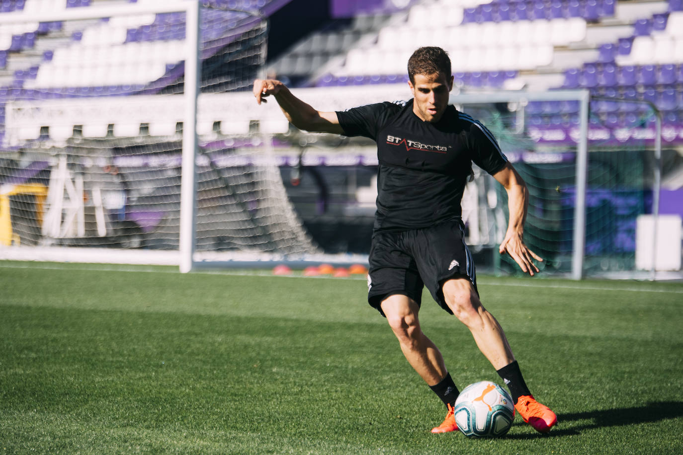 Fotos: El presidente del Real Valladolid, Ronaldo Nazario, acude al entrenamiento en el Zorrilla