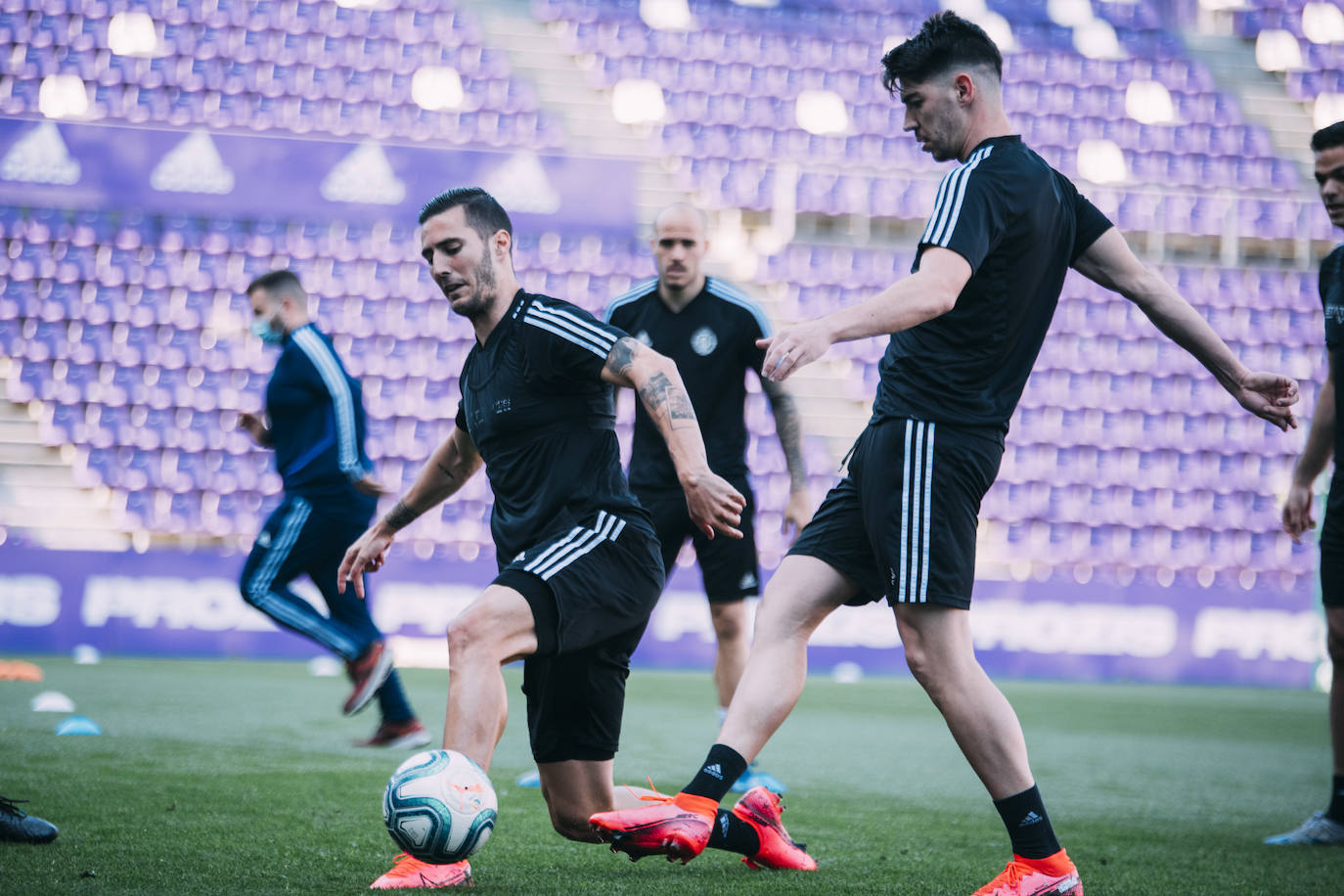 Fotos: El presidente del Real Valladolid, Ronaldo Nazario, acude al entrenamiento en el Zorrilla