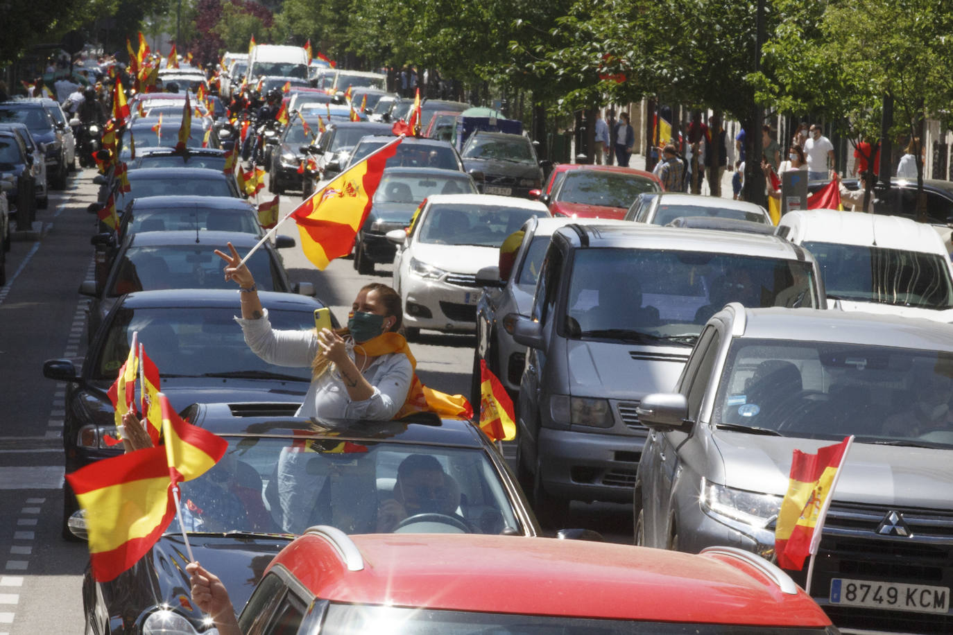 Fotos: Vox saca cientos de coches a las calles de Vallaodlid