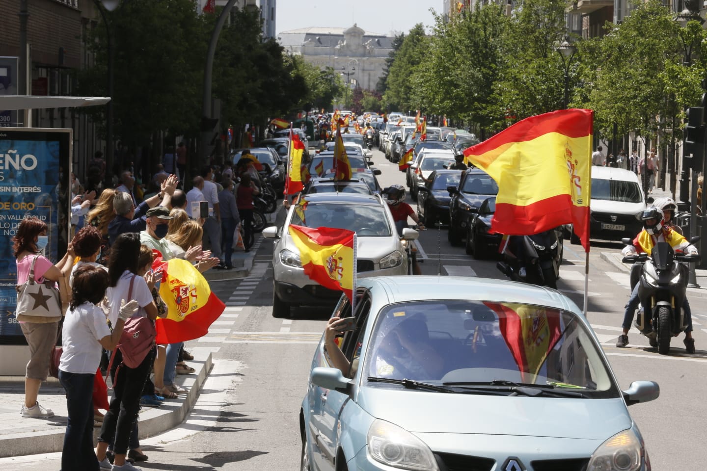 Fotos: Vox saca cientos de coches a las calles de Vallaodlid