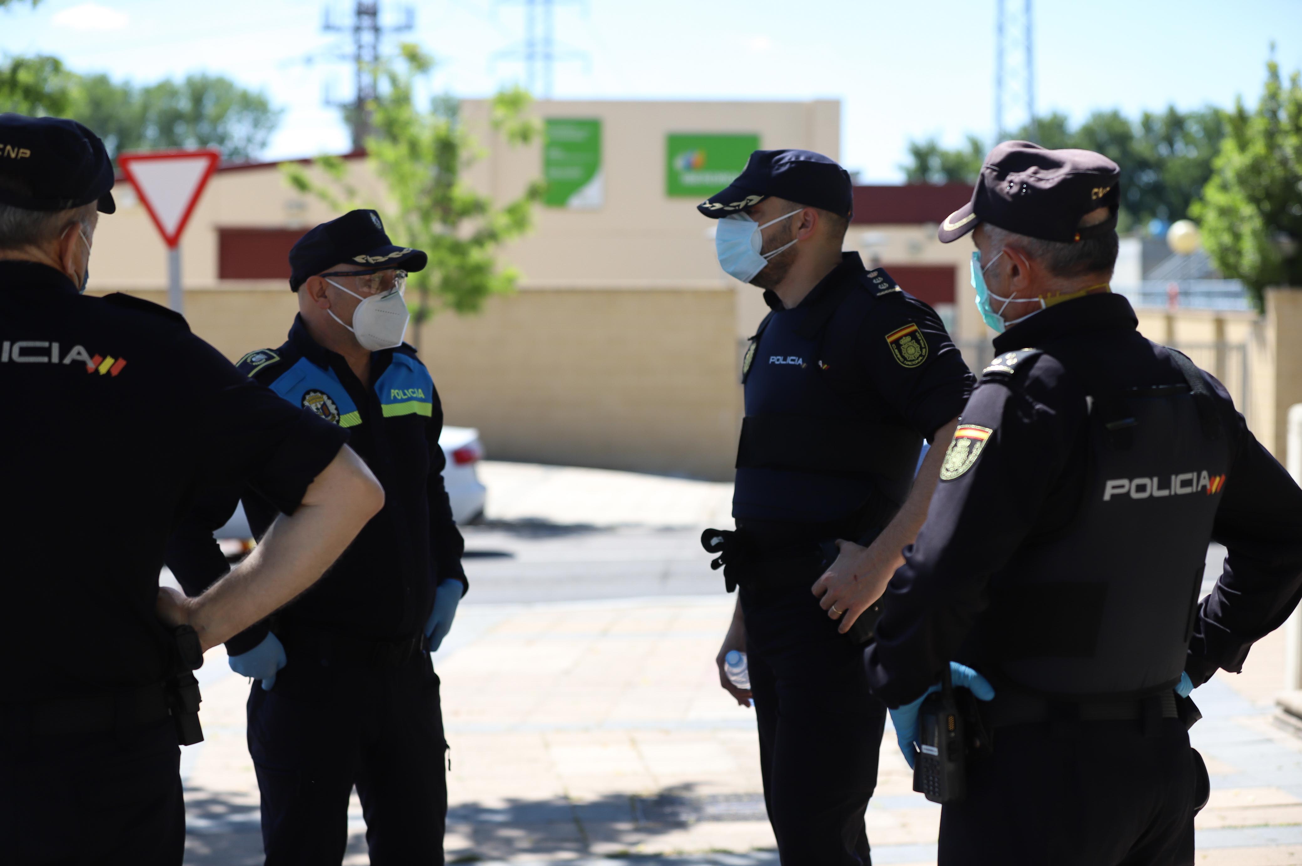 Participaron turismos, motos e incluso vecinos en bicicleta | Numerosos viandantes les aplaudieron a su paso por las calles de la ciudad