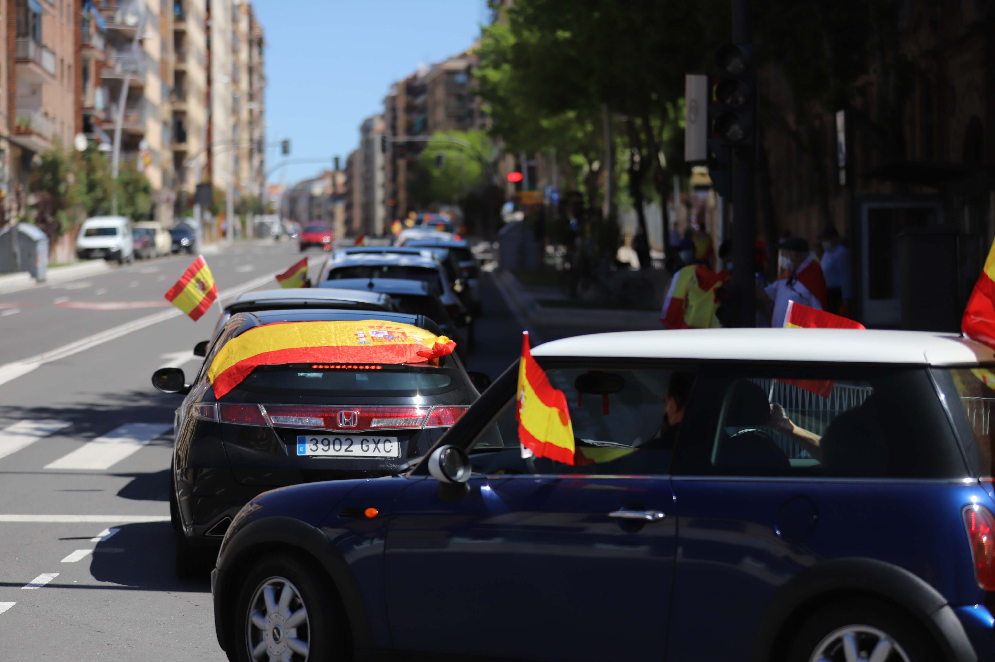 Participaron turismos, motos e incluso vecinos en bicicleta | Numerosos viandantes les aplaudieron a su paso por las calles de la ciudad