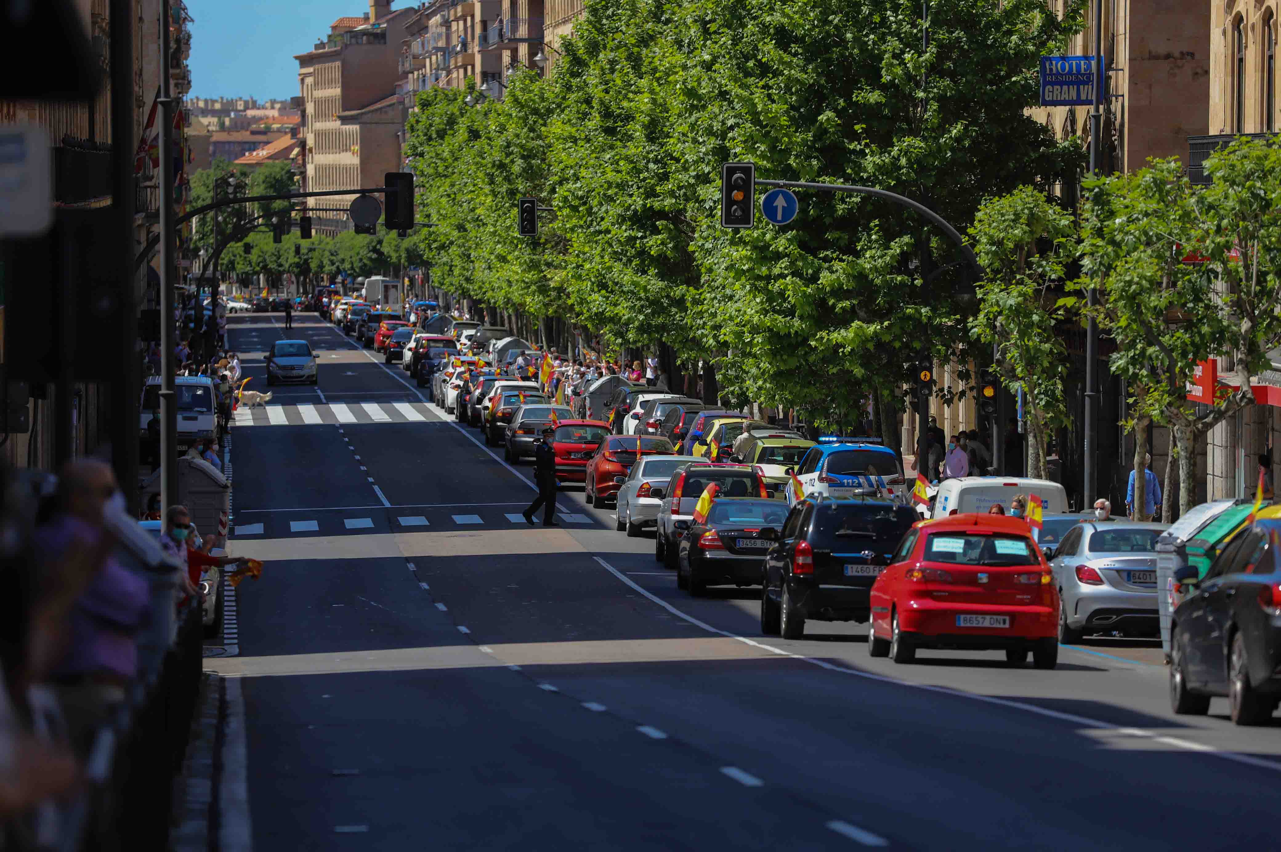 Participaron turismos, motos e incluso vecinos en bicicleta | Numerosos viandantes les aplaudieron a su paso por las calles de la ciudad