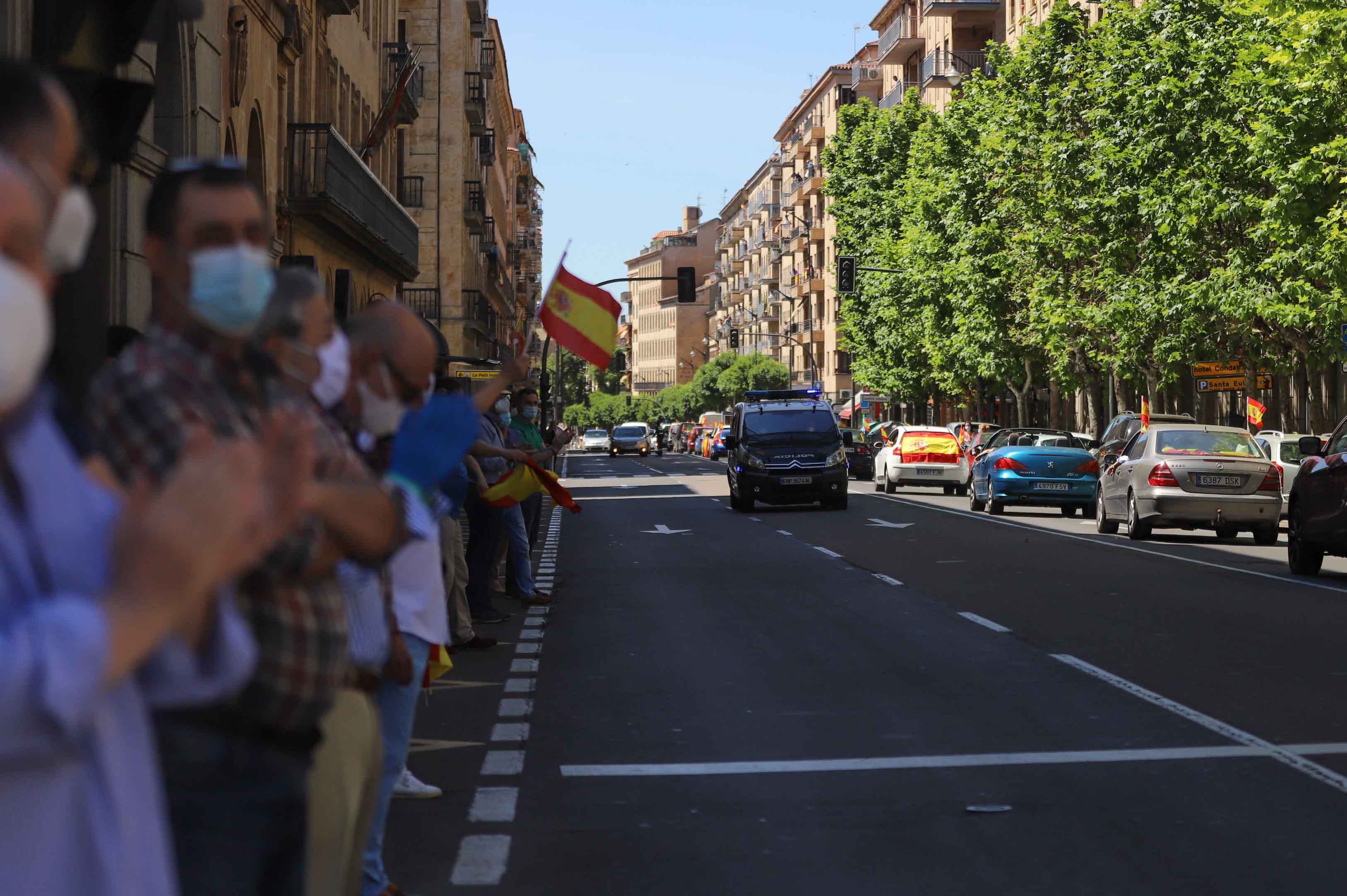 Participaron turismos, motos e incluso vecinos en bicicleta | Numerosos viandantes les aplaudieron a su paso por las calles de la ciudad