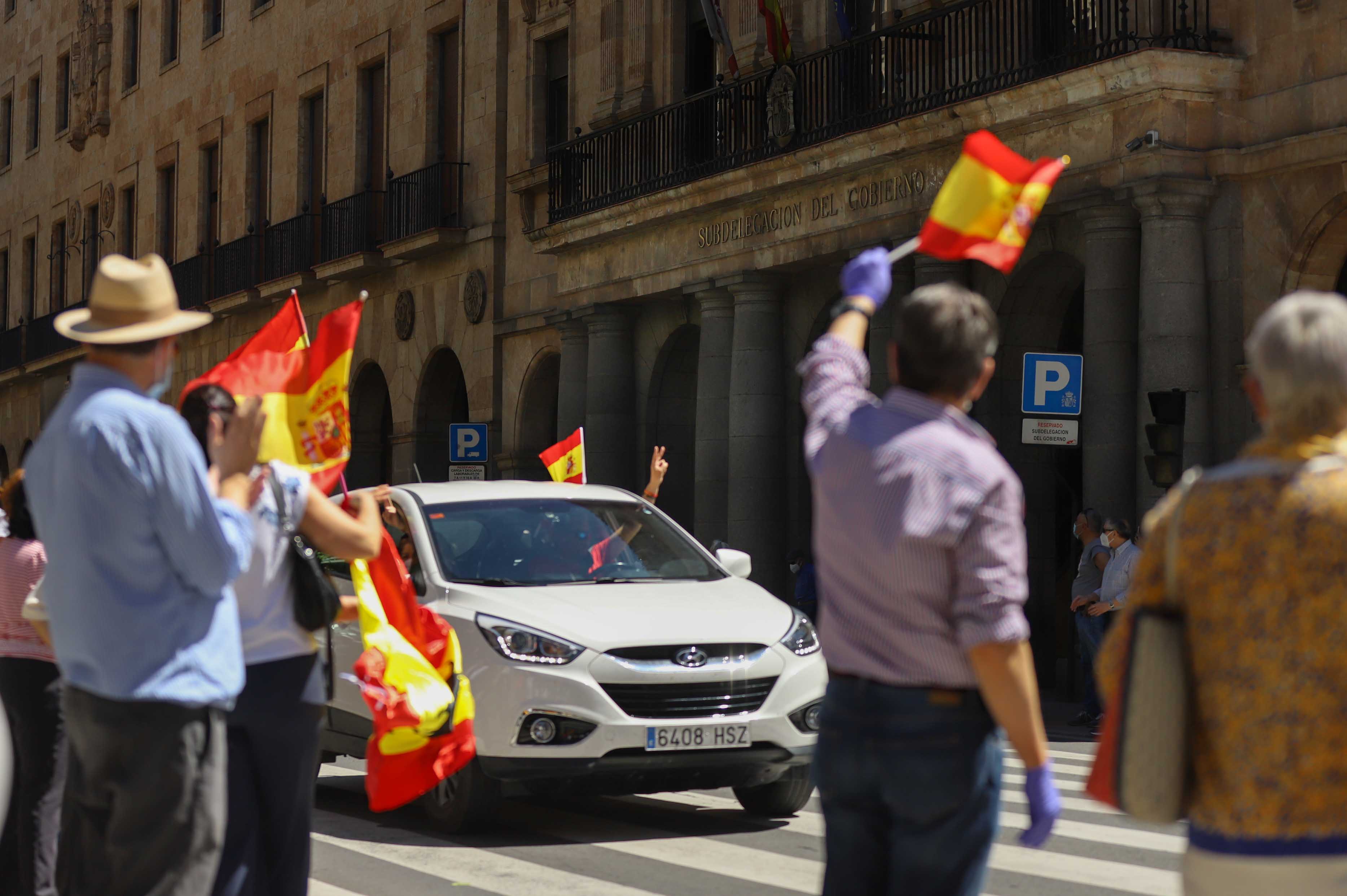 Participaron turismos, motos e incluso vecinos en bicicleta | Numerosos viandantes les aplaudieron a su paso por las calles de la ciudad