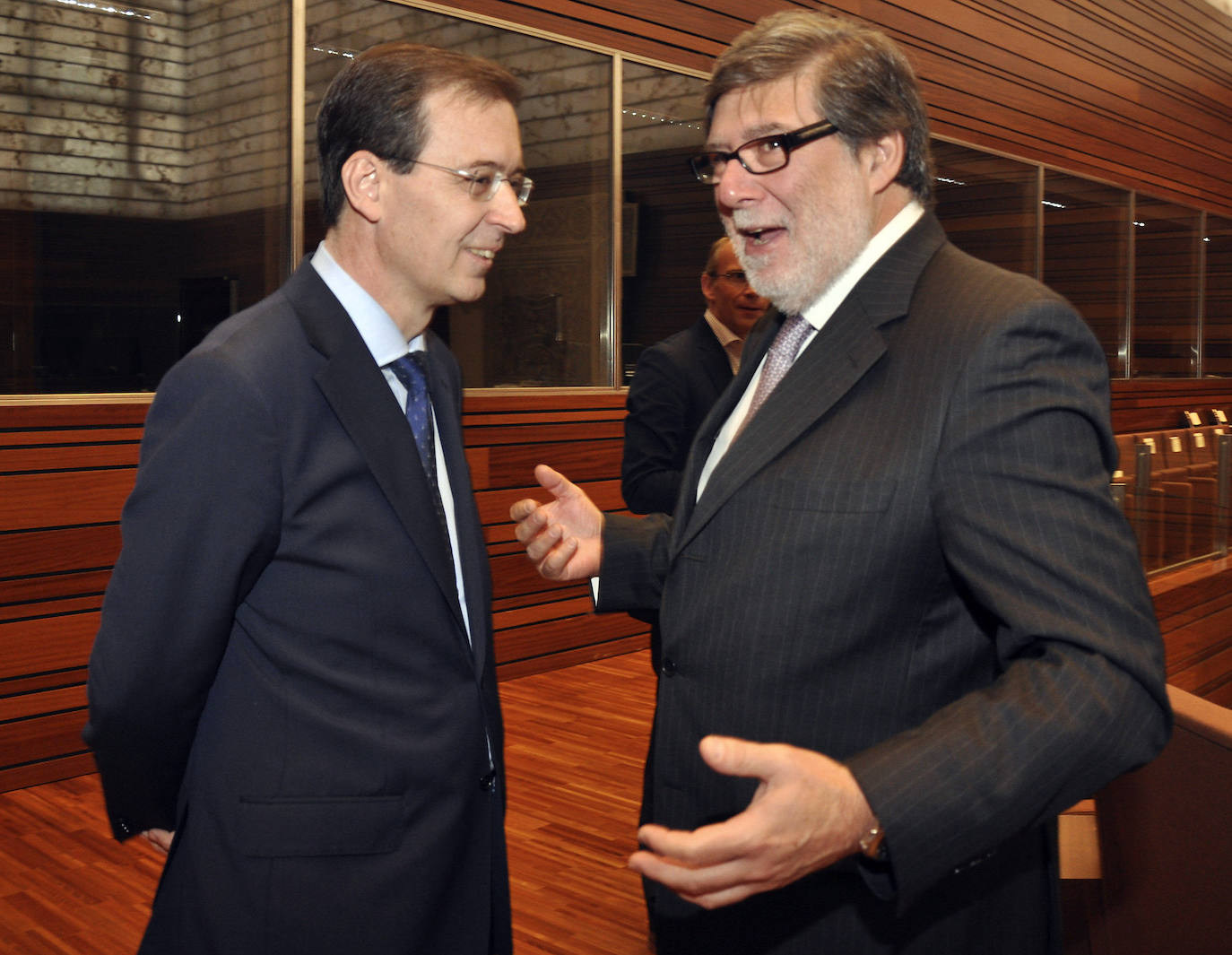 26.06.13 El presidente del CES, Germán Barrios, y Santiago Aparicio, presidente de Cecale, en el Debate sobre el Estado de la Comunidad que hoy ha comenzado en el Parlamento regional.