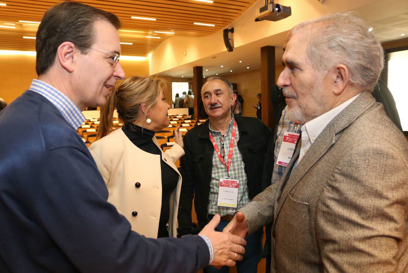 02.04.16 Germán Barrios, presidente del CES, con Demetrio Madrid en el séptimo Congreso Regional de UGT en la Feria de Valladolid.