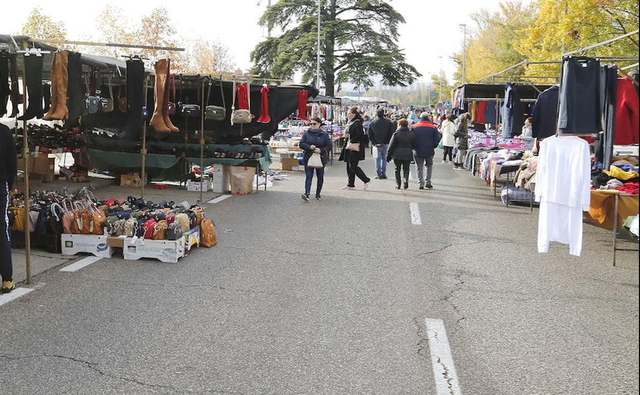 Imagen de un mercadillo instalado en Burgos. 