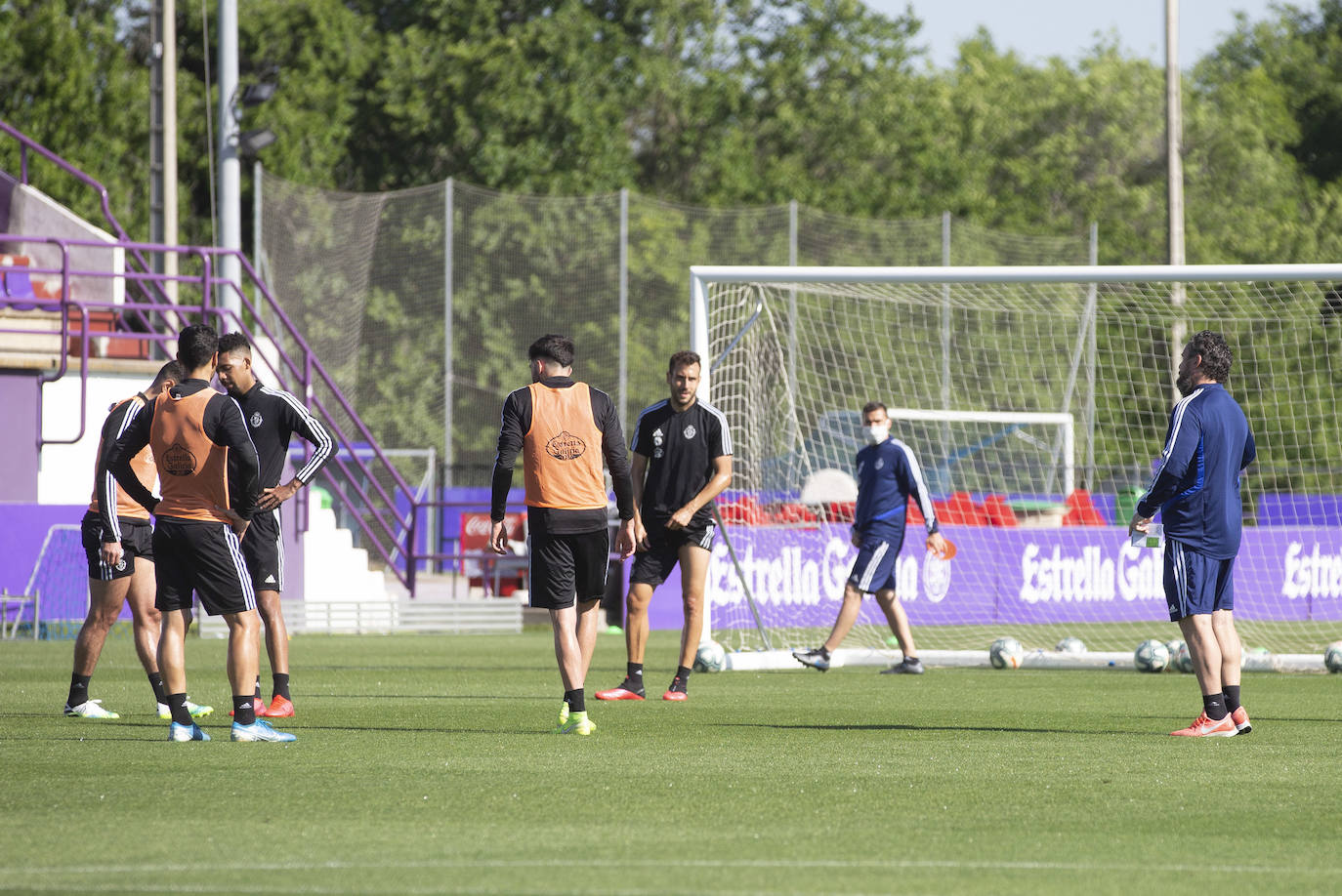 La plantilla de Sergio González se ha ejercitado esta mañana en las instalaciones del Pucela. 