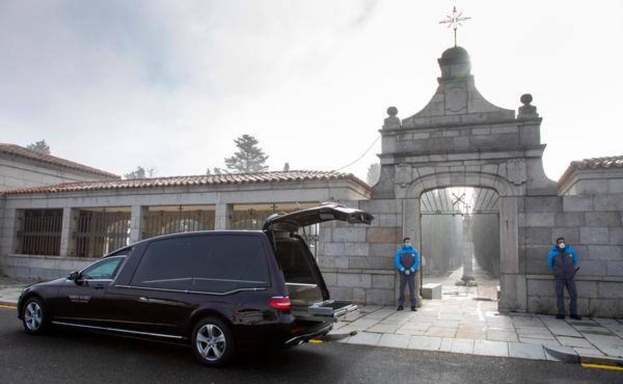 Coronavirus en Ávila: El cementerio de Ávila reabre al público con el límite de cien personas y un nuevo horario