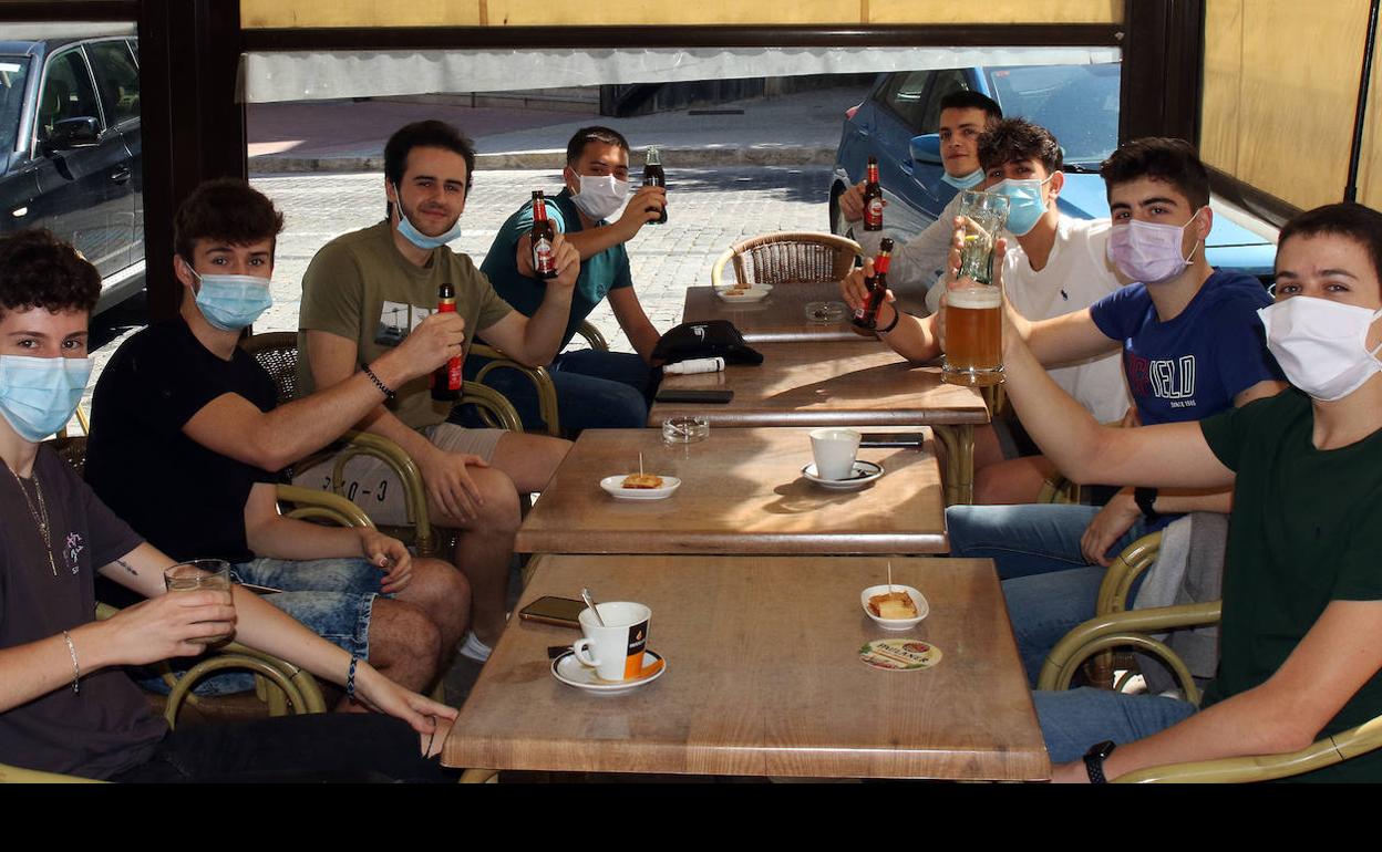 La vida social vuelve a Segovia con las terrazas, pero solo al 10%