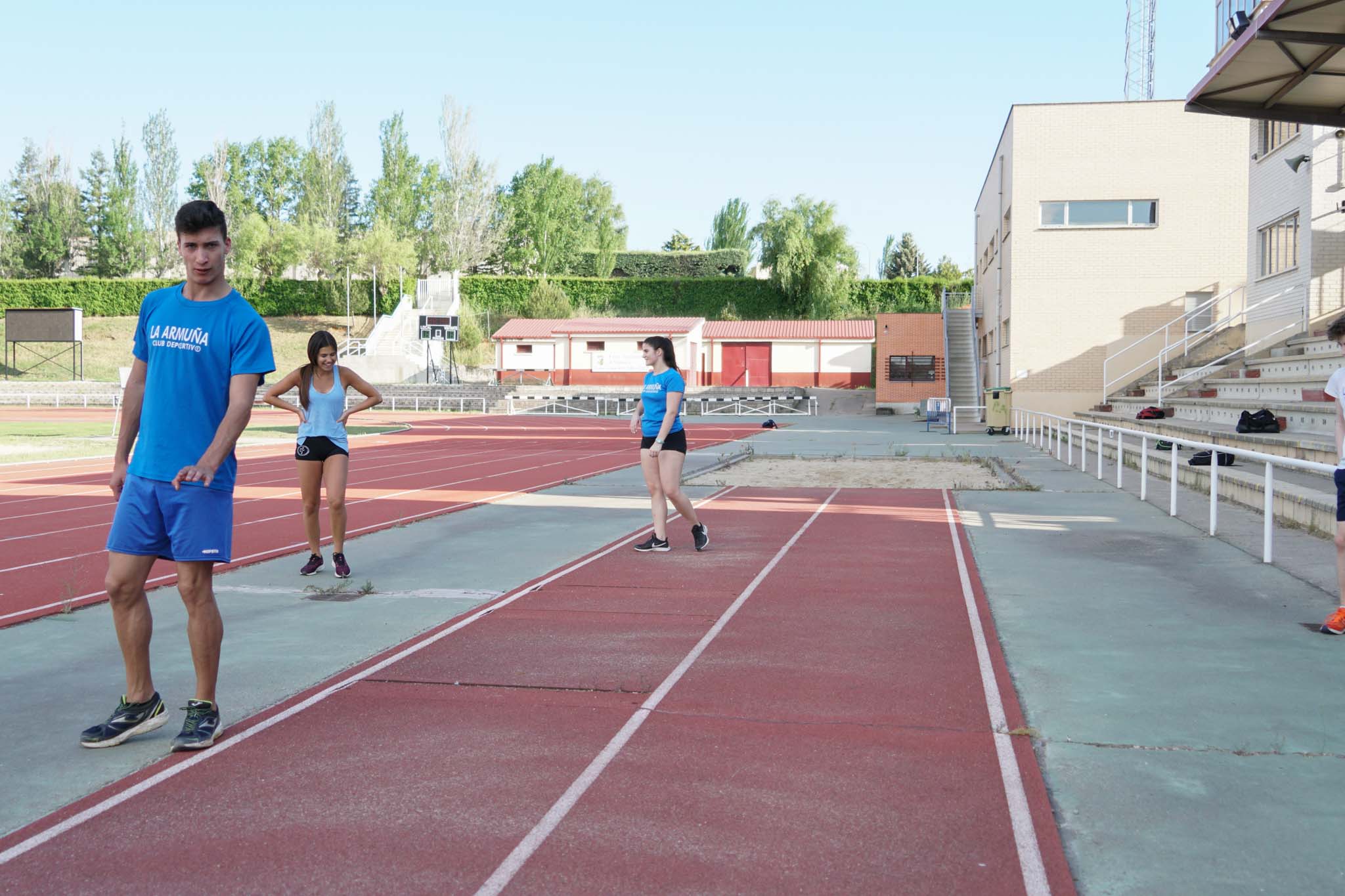 Fotos: Las Pistas de Atletismo del Helmántico se abren para los atletas