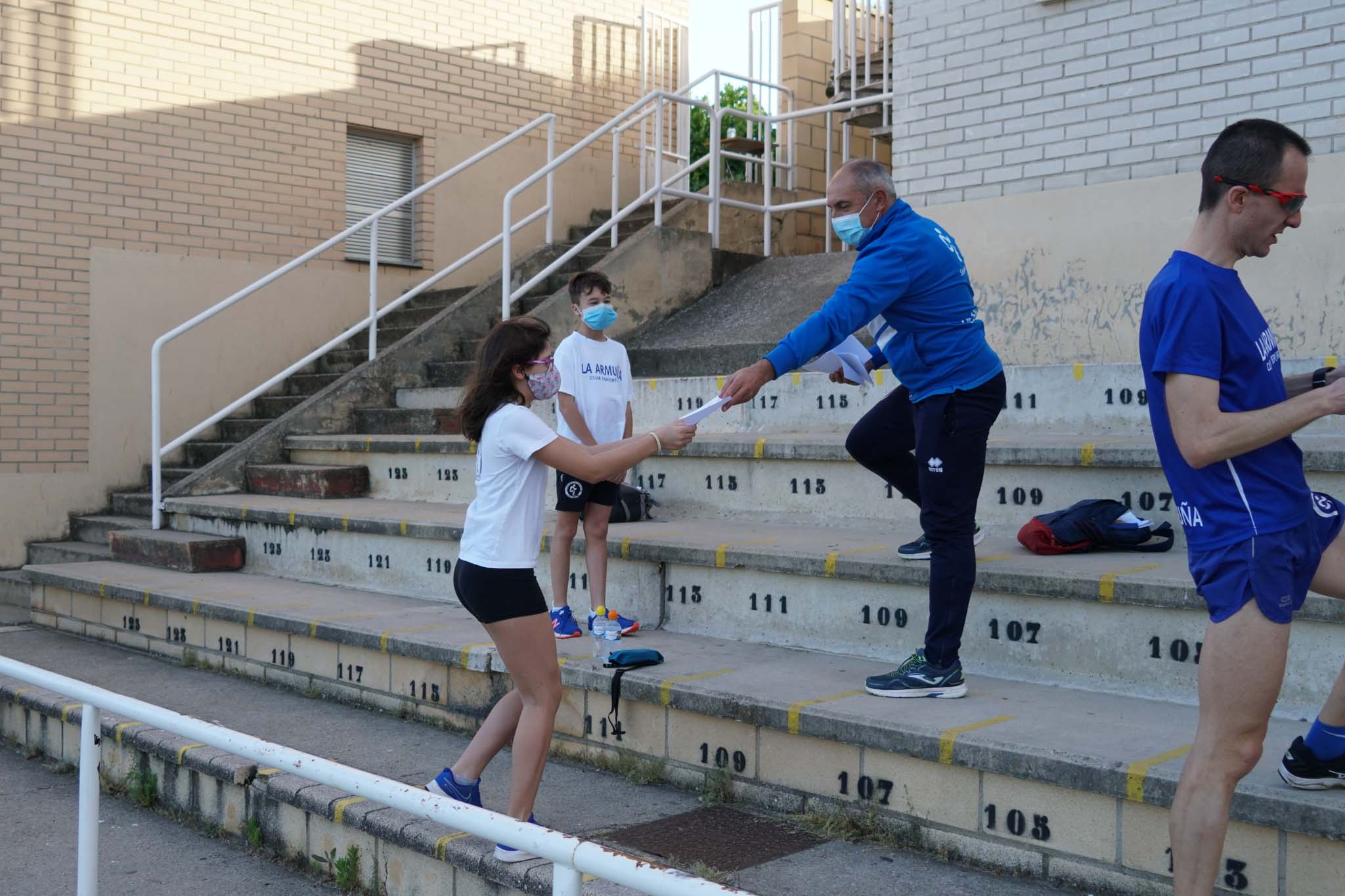 Fotos: Las Pistas de Atletismo del Helmántico se abren para los atletas