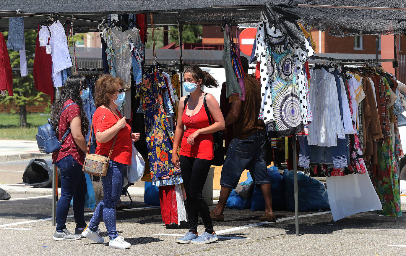 Las medidas sanitarias condicionan el arranque de los comerciantes ambulantes en la capital.